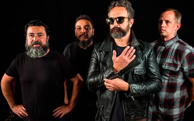 La empresa líder de merchandise HipMerch, se va de gira con el icónico grupo de rock mexicano MOLOTOV. El nombre de la gira se refiere al lanzamiento de su reciente disco “Unplugged: El desconecte”, donde temas emblemáticos como “Here we kum”, “Gimme tha power”, “Frijolero” y “Voto latino” se reviven en compañía de grandes artistas. Hip Merch, acompañará a MOLOTOV durante la gira ‘El Desconecte Tour’ , y ofrecerá al público dicho álbum y artículos oficiales a lo largo de cada recinto de la gira. FECHAS DE GIRA: AGOSTO 11 The Rave/Eagles Club /Milwaukee 13 Howard Theatre/ Washington DC 14 Sony Hall/NYC 15 Club Soda/Montreal Canada 16 The Opera House/Toronto Canada 17 Joe’s Live Rosemont, Chicago 18 El Club/Detroit 20 The Odgen Theatre/Denver 22 Ace of Spades/Sacramento 23 The Regency/San Francisco 24 The Hollywood Palladium/Hollywood 25 Riverside Municipal Auditorium /Riverside 27 Music Box/ San Diego 28 The Rialto Theatre / Tucson AZ 29 Speaking Rock Entertainment Center/El Paso 30 Vibes Event Center/San Antonio 31 Canton Hall/Dallas SEPTIEMBRE 1 Oak Music Hall /Houston 2 Masquerade/Atlanta HipMerch se ha consolidado como la empresa de la predilección de los artistas de la música Latina e internacional quienes han depositado su confianza en la empresa para crear una experiencia inolvidable para sus seguidores quienes desean adquirir todo lo relacionado con su artista favorito durante sus giras por Estados Unidos ofreciéndoles artículos de calidad como: playeras oficiales, vinilo, CD edición especial y DVDs.
