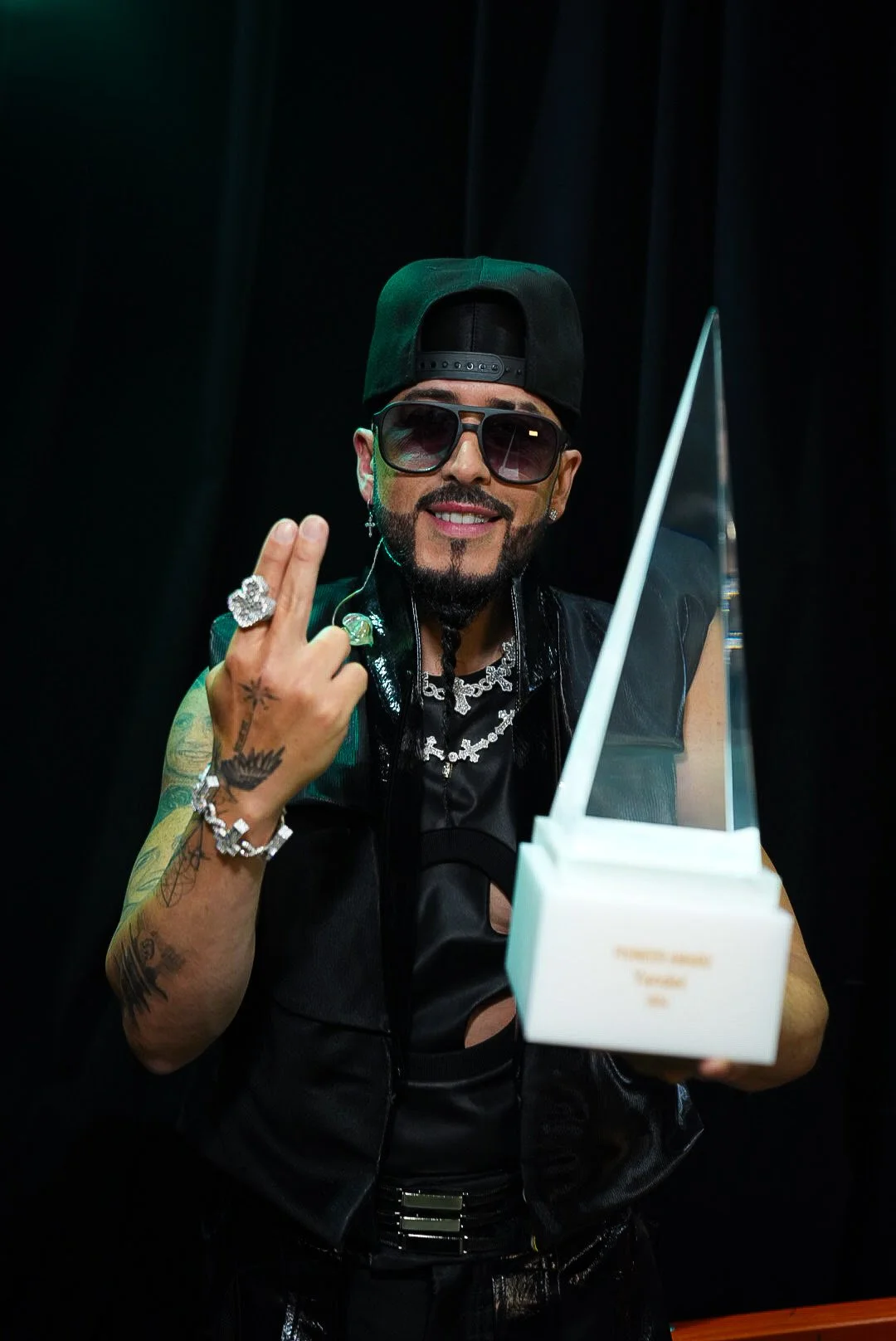 YANDEL ES GALARDONADO CON EL PREMIO ESPECIAL LATIN AMA PIONEER EN LAS VEGAS