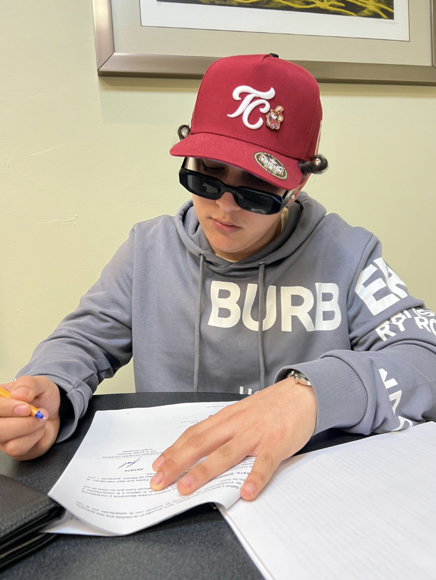 ANGEL CERVANTES FIRMA CONTRATO CON FONOVISA RECORDS // ANGEL CERVANTES SIGNS CONTRACT WITH FONOVISA RECORDS