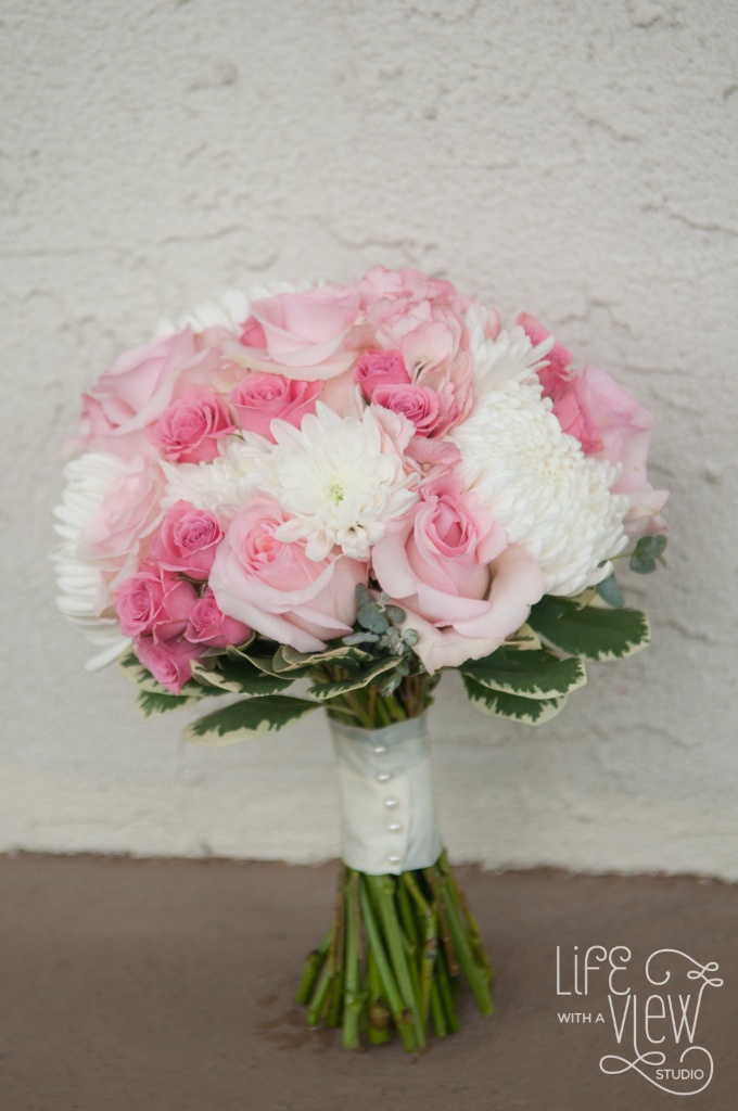 Photo by Life with a View Studio. Flowers by Tami McAllister