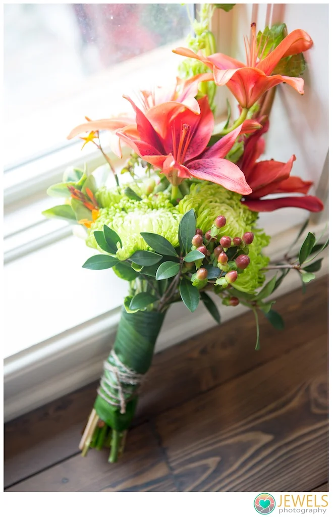 Photo by Julie, Jewels Photography. Flowers by Tami McAllister