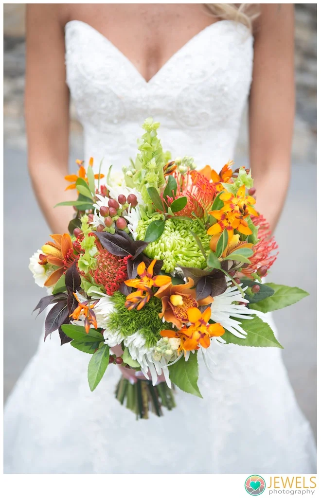 Photo by Julie, Jewels Photography. Flowers by Tami McAllister