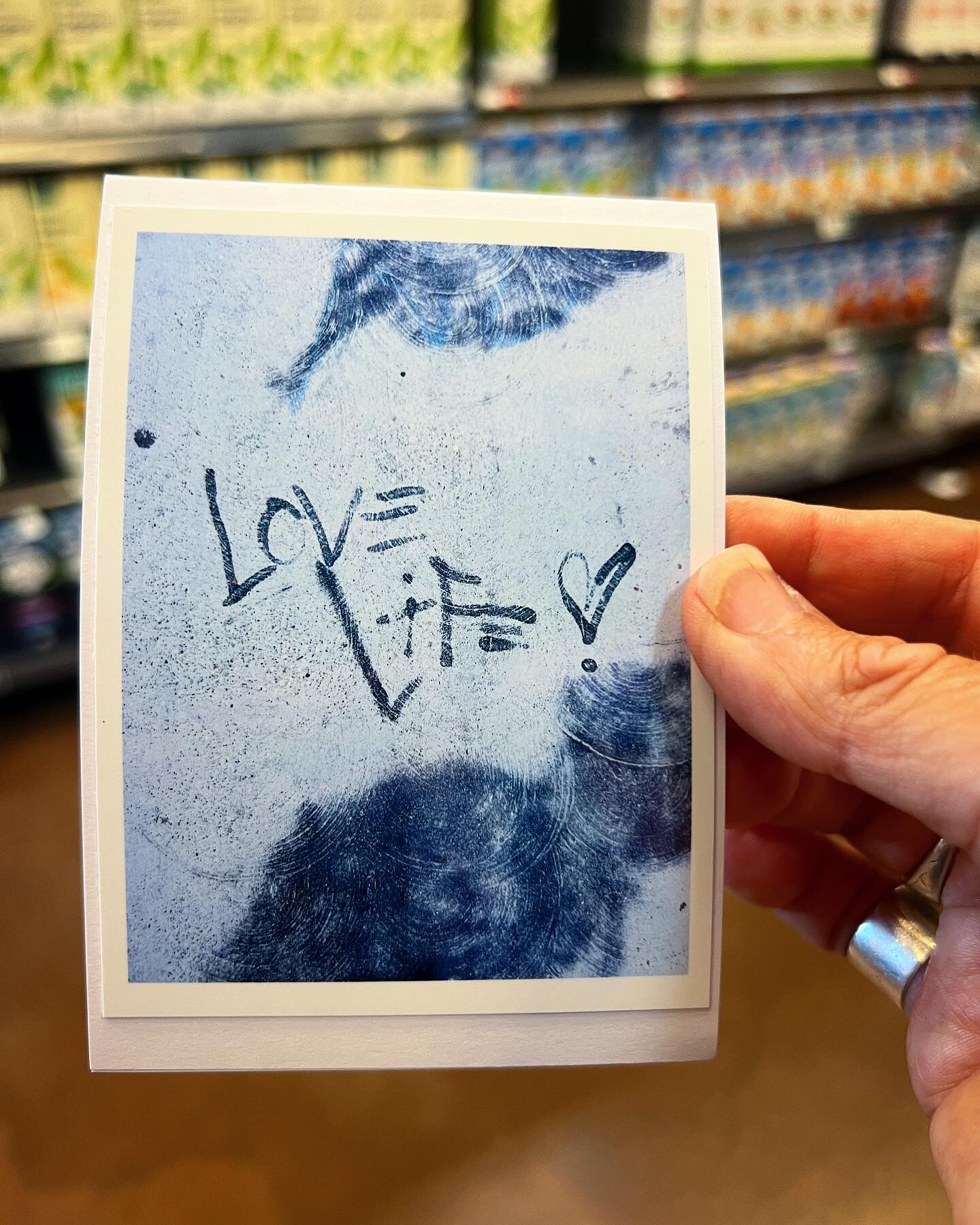 Love Life 💙 - &ldquo;Wherever you are, find something to love.&rdquo; 

How do you choose to love life? (street art captured on my run)

#iholdthismoment #wordsandimages #publicart #minicards #venice #foundbutnotlost #artcards #veganartist #photogra