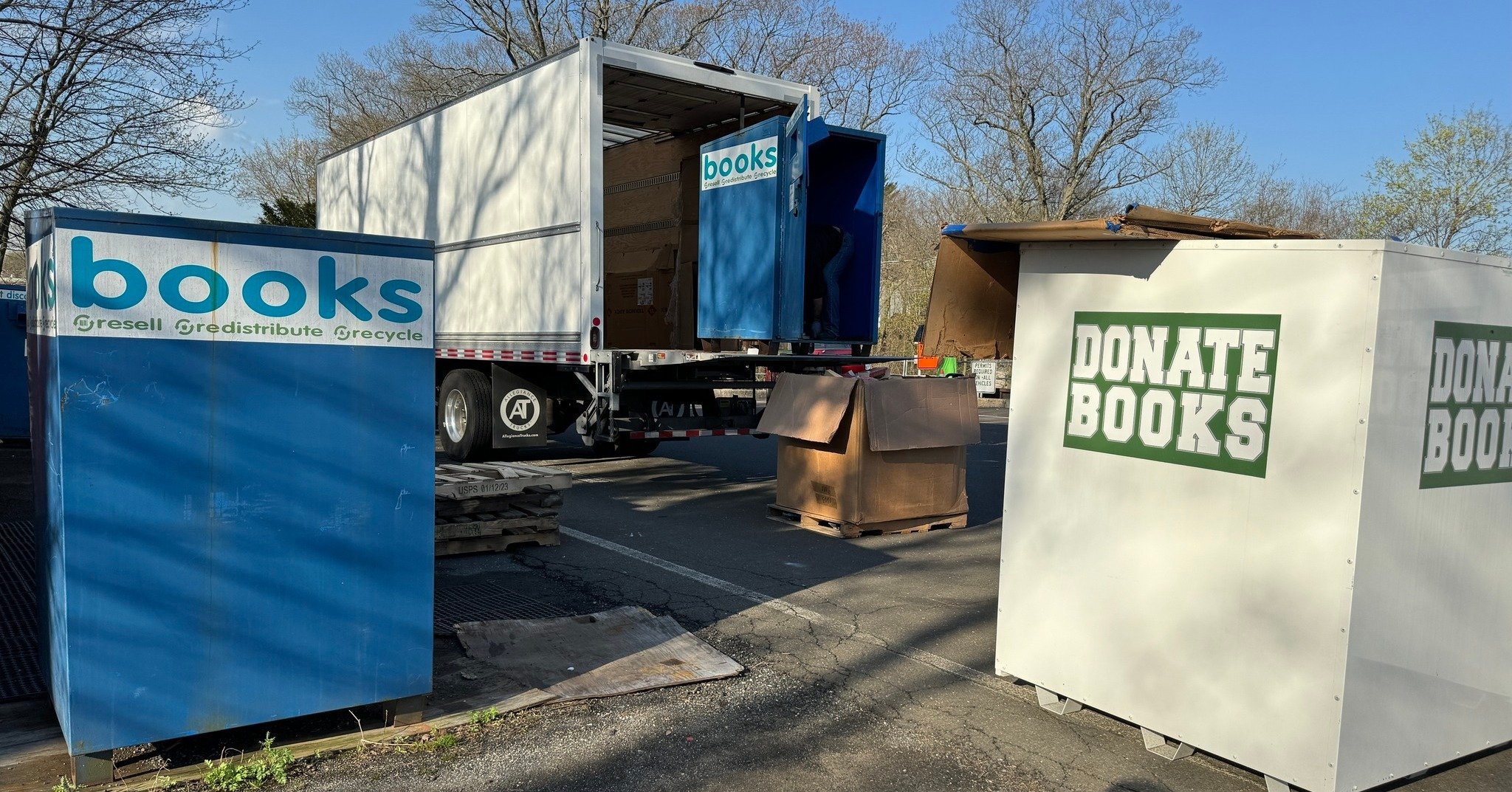 We have a new partner! We still prefer that you drop books on Friday or Saturday mornings, but if you can't make it you can donate your books in our new white bins.
@baystatebooks 

 #greenwichbook #Greenwich #greenwichreadstogether #greenwichbookswa
