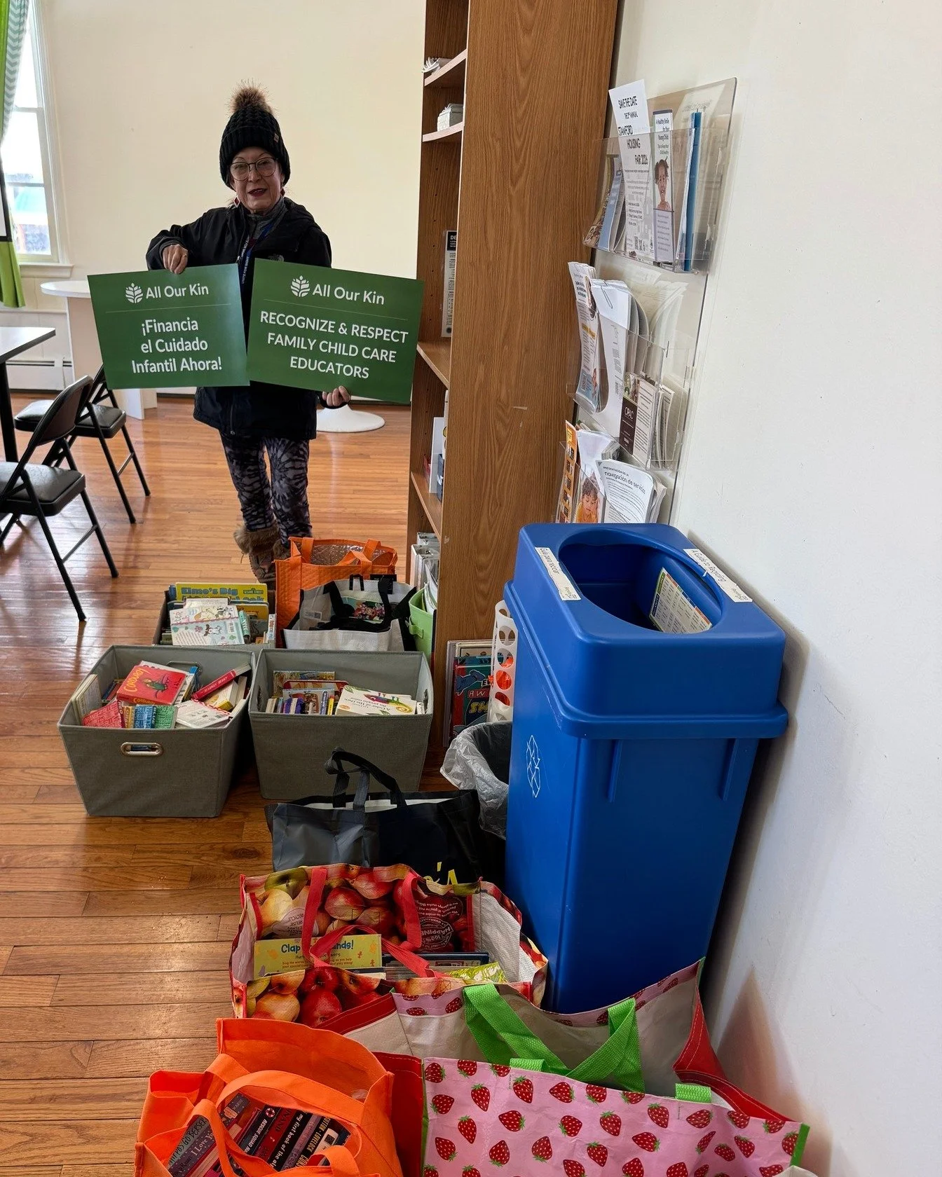 We love to bring board Books to Gloria at All Our Kin in Stamford. They provide training and support to over 4,500 educators in Connecticut who run daycare programs in their homes. @allourkin Learn more about them at https://allourkin.org/