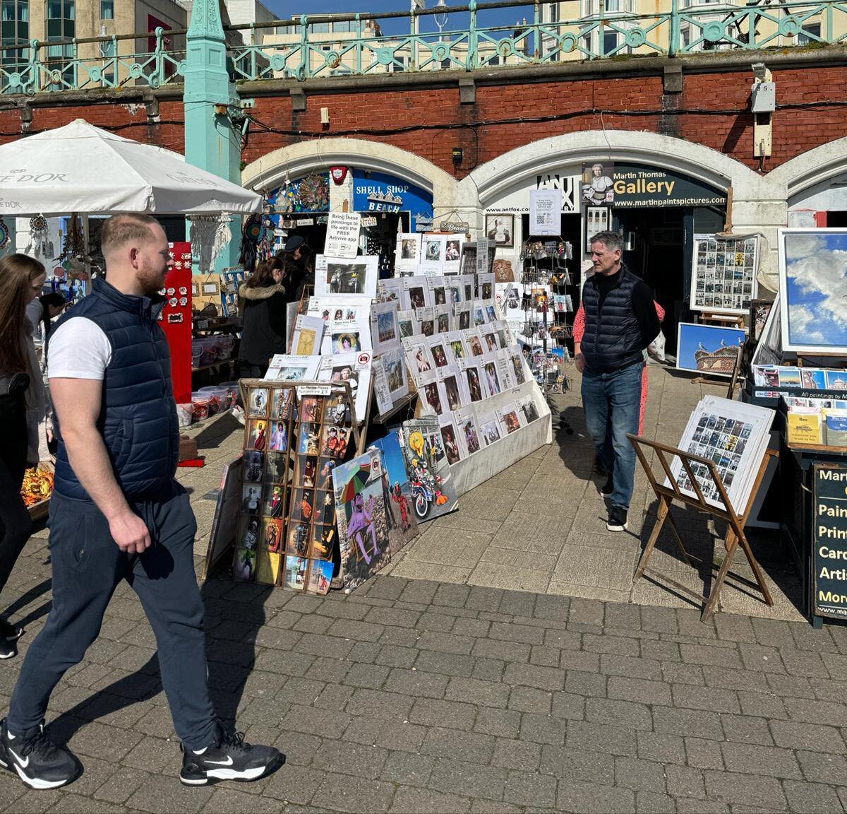 Is that the end of the monsoon season at long last? 

Beautiful sunshine down here on the seafront, pop down and get some Vitamin Sea. 

#brightonartist #brightonart #brightonseafront #augmentedreality #springtomorrow