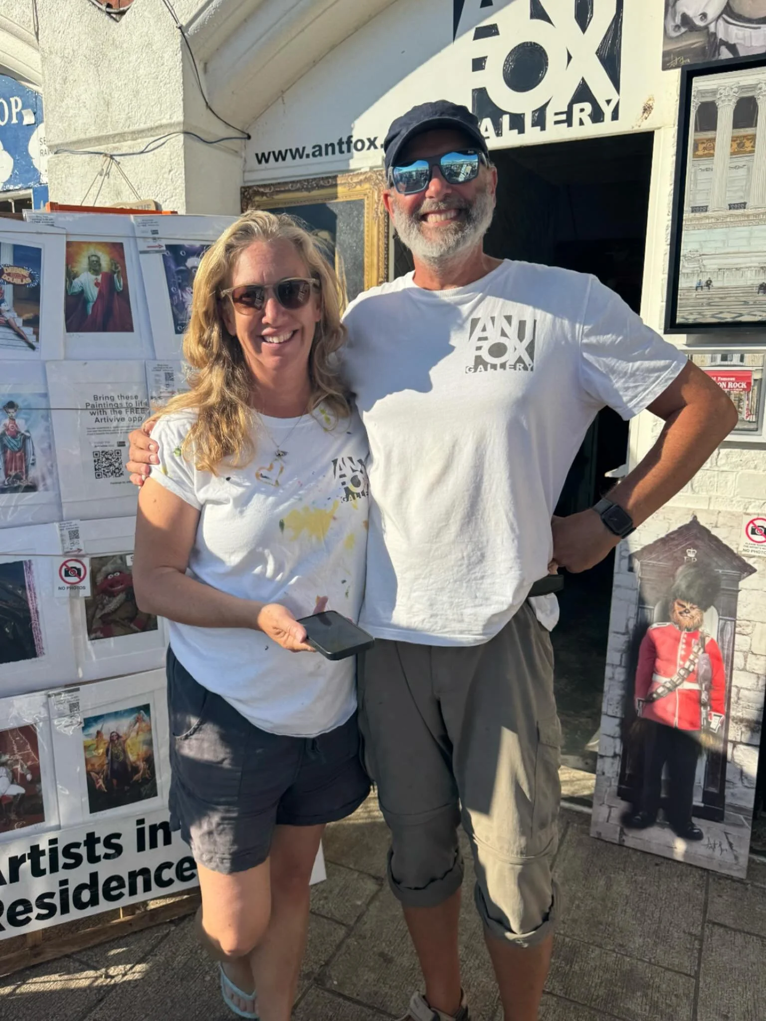 A few days ago on the shop floor&hellip;
A rare visit from Naomi &mdash; my wife and the gallery&rsquo;s CFO 👩&zwj;💼❤️ We ran the Ant Fox Gallery together in matching T-shirts, keeping both the art and the numbers in balance.

Art might get messy, 