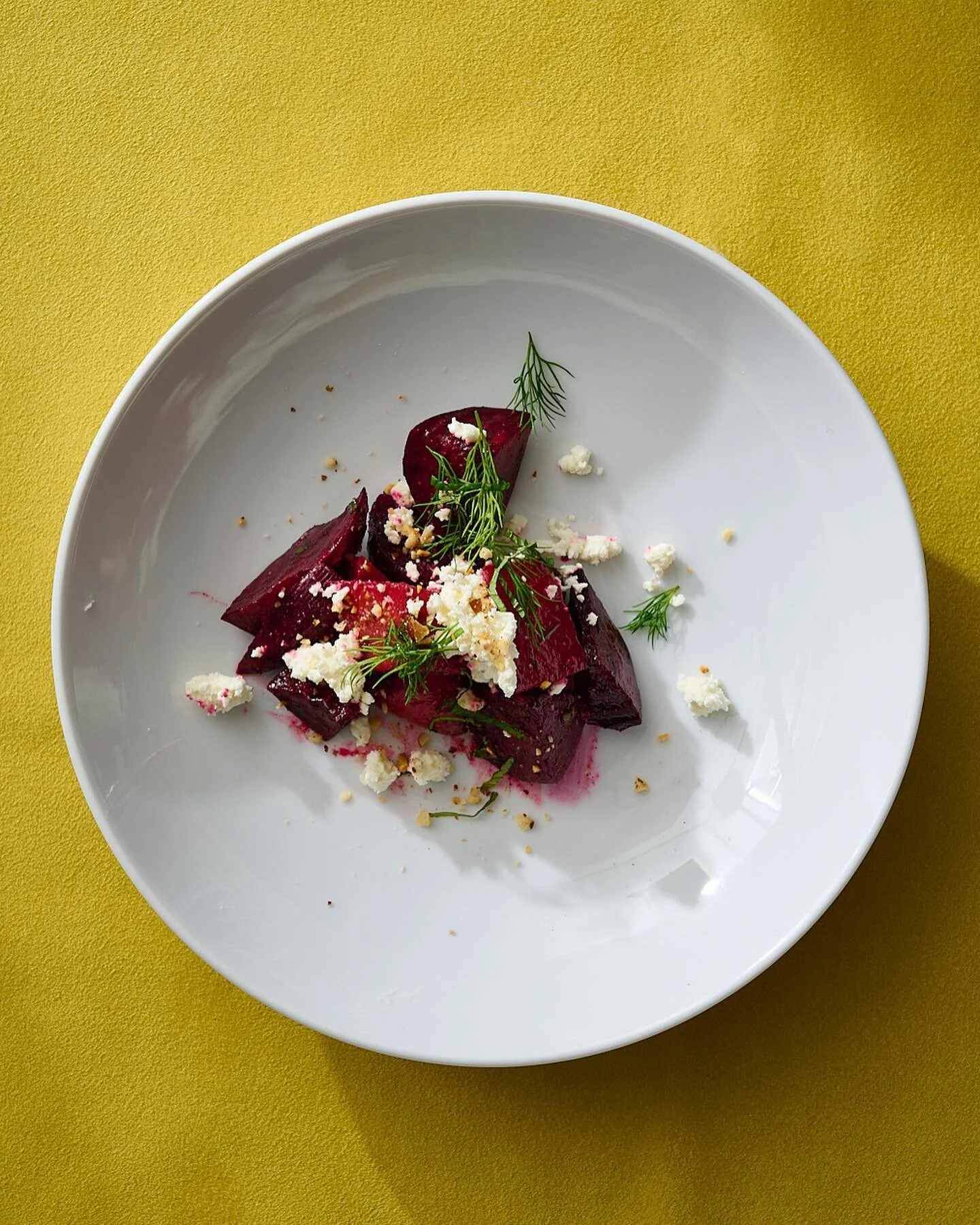 6 courses from @the_next_supper dinner at the studio🍷👨‍🍳
1-Roasted Red and Gold beets, Goat cheese, Chili, Mint & Hazelnuts
2-Cabbage Egg Roll with Carrot, Mushroom, Sesame, Tomato & Soy sweet chili sauce
3-Chickpea Panisse with a tri