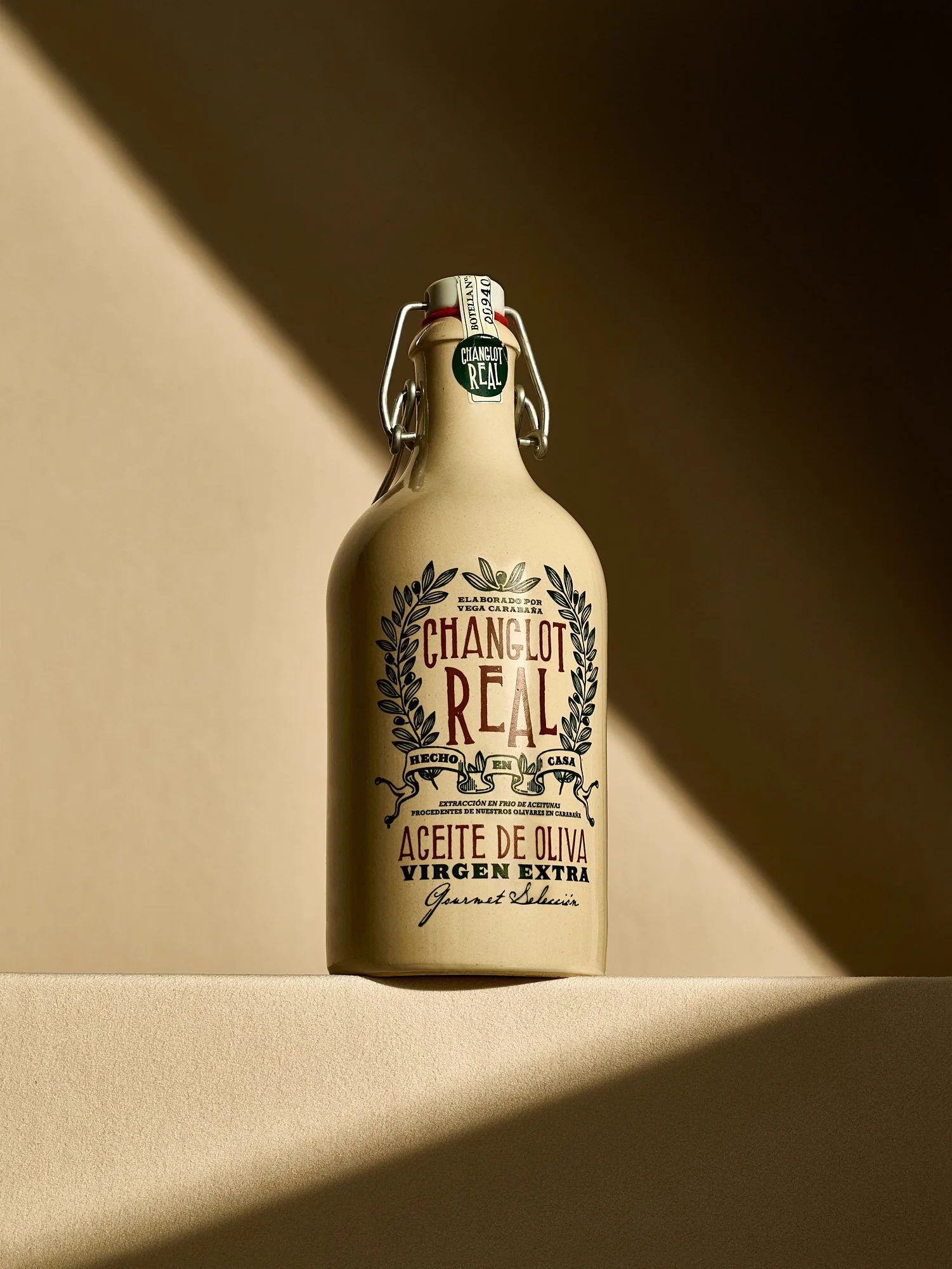changlot-real-olive-oil-hero-directional-light.jpg
