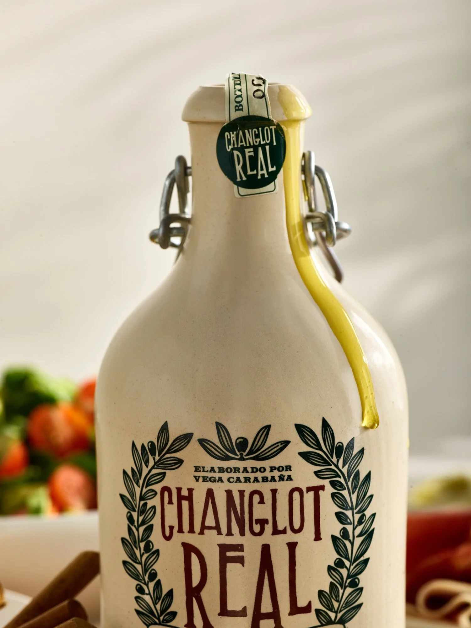 changlot-real-olive-oil-label-drip-detail.jpg