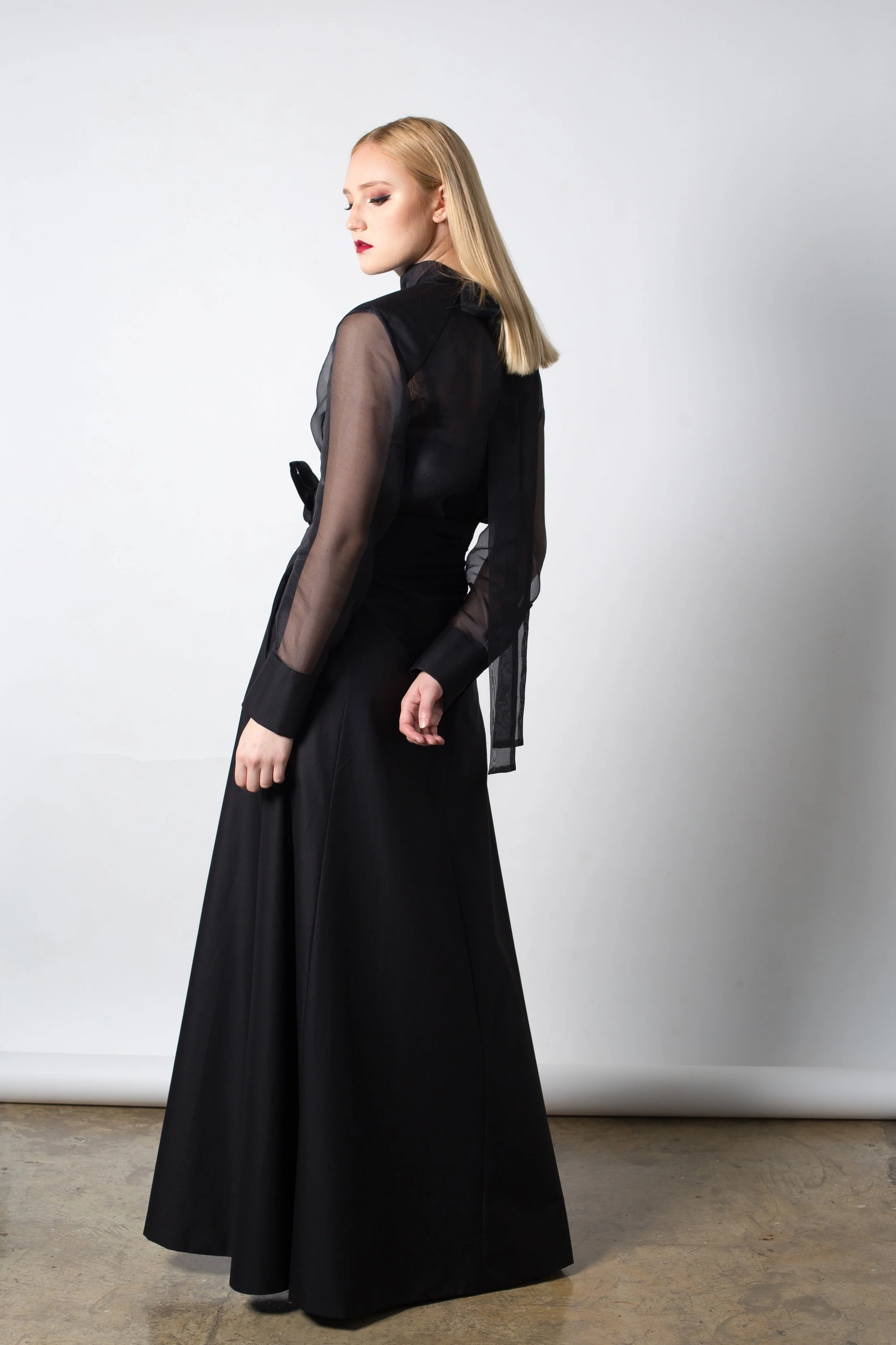 Stand collar blouse with gathered front in silk organdy (3)-min.jpg