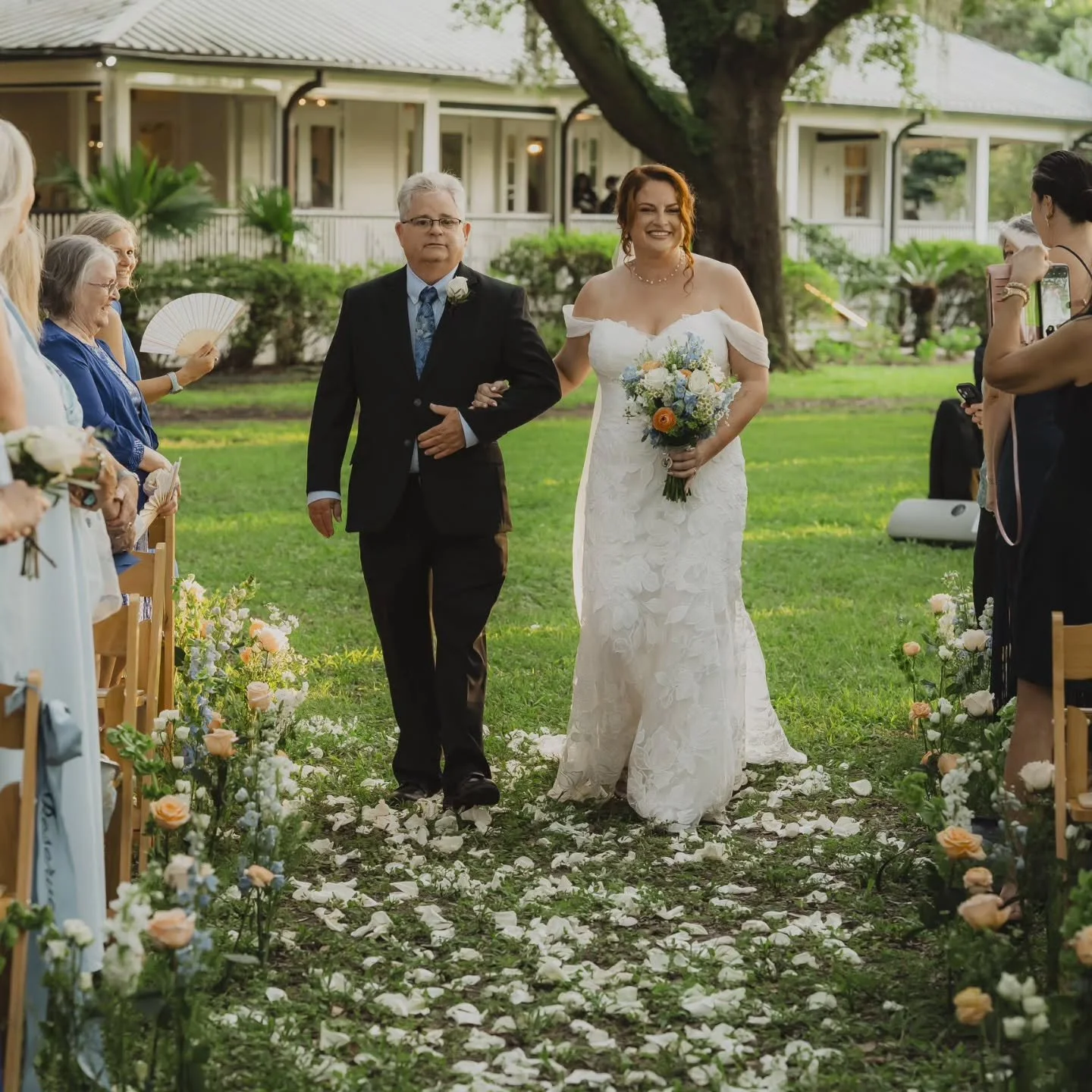 Garden party under the oaks 🤌

A big congrats to these two doing their thing in one of the most beautiful spots in the city.