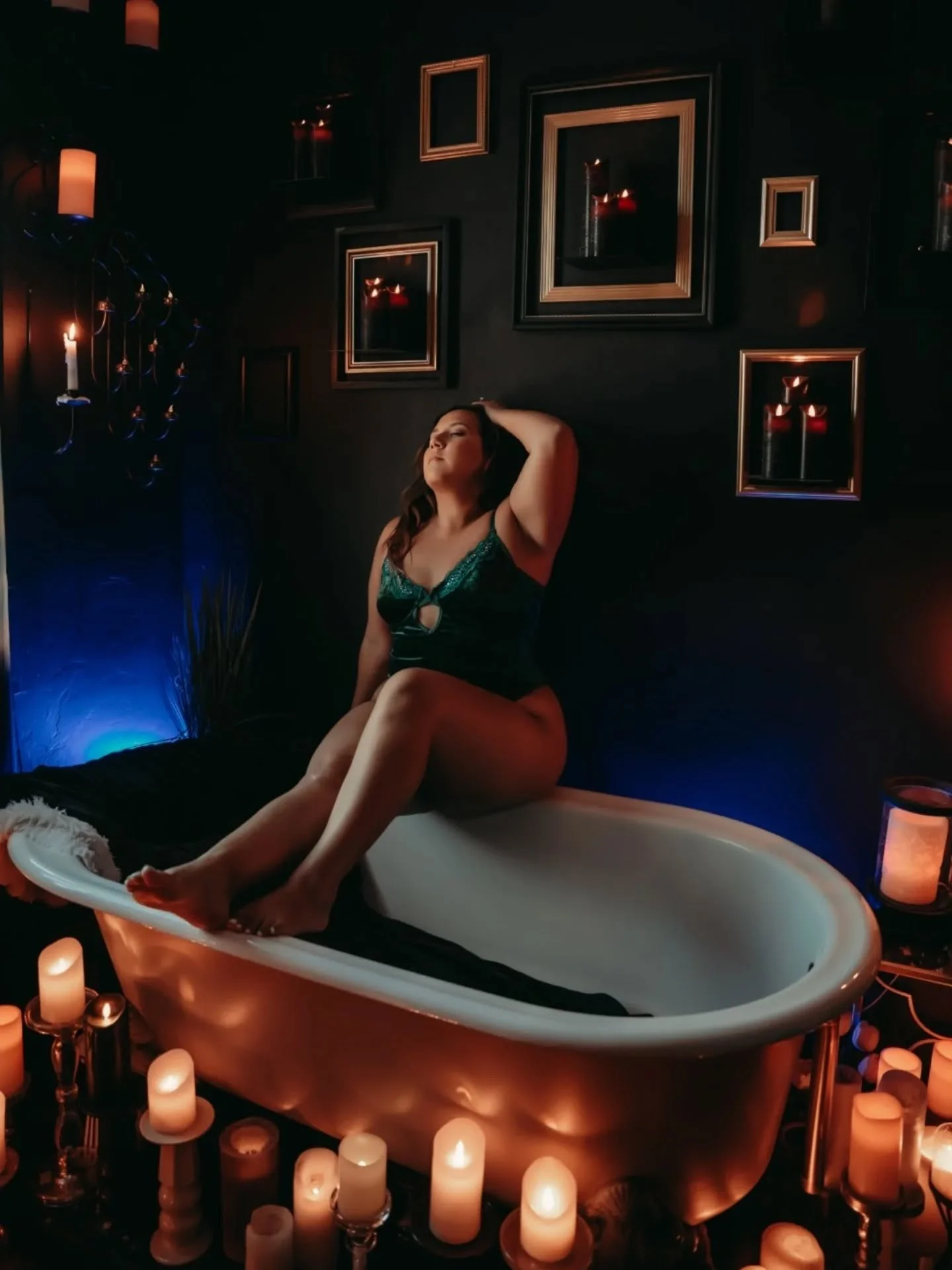 Breathe in, wrap some gifts, breathe in some more... We're gonna get thru this season 👏🏻😂🎄

Holidays can be a little stressful for many, so I just wanted to remind you that at any chance you get, take some time for yourself!

It's not selfish to 