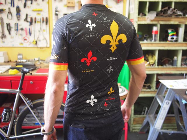 race cut cycling jersey