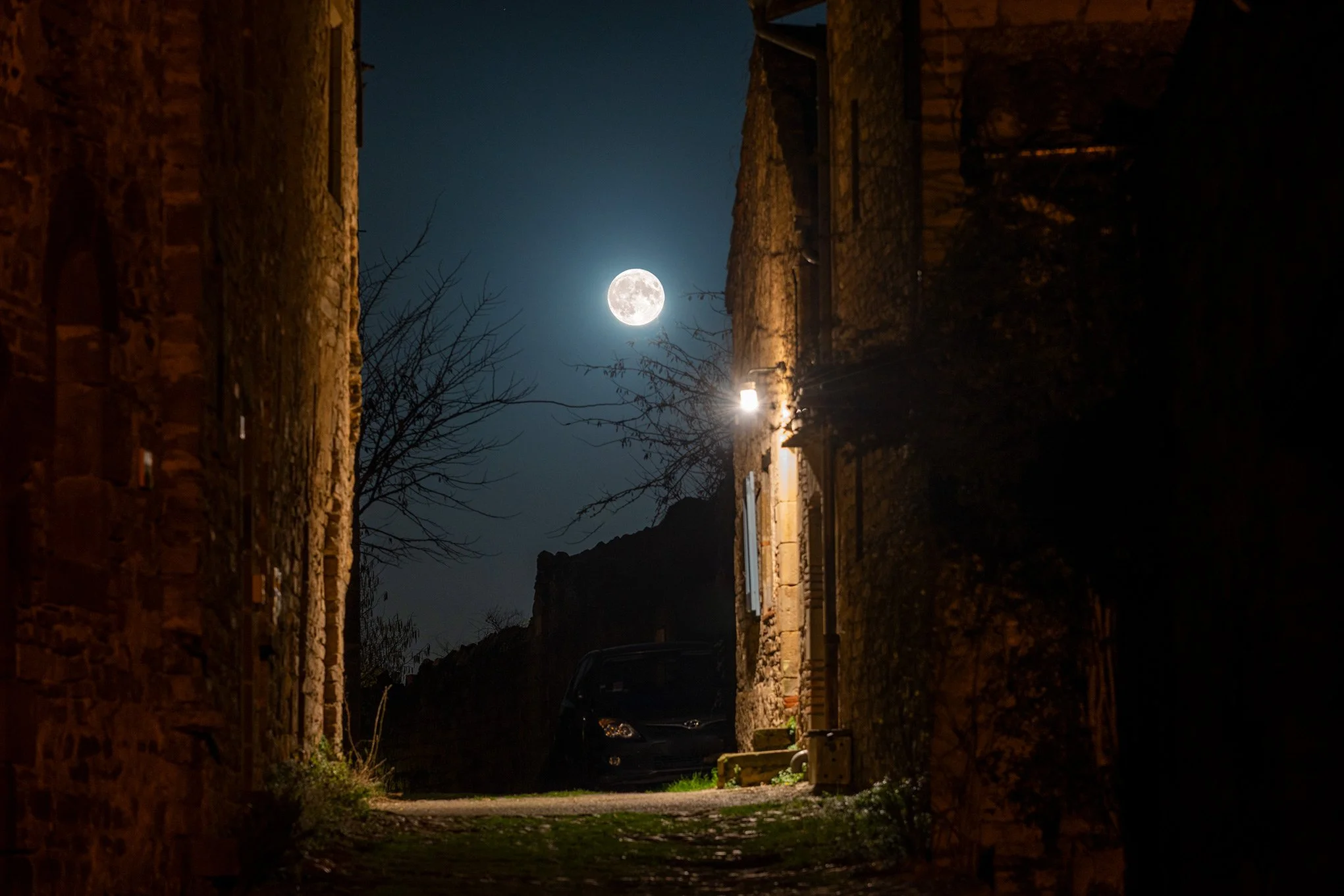 149. Rue des Mitons & Moon, Feb 22