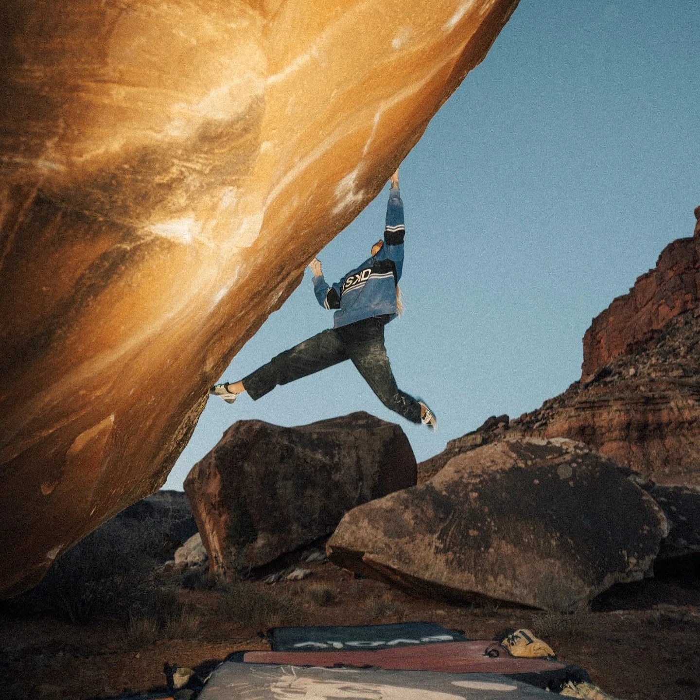 Some of my favorite snaps on Gringo V12 from a perfect day in the desert.
Desert sandstone >>> I&rsquo;ll die on this hill!

@evolv_worldwide @lskd.usa @lskd 
📸 @timkemple