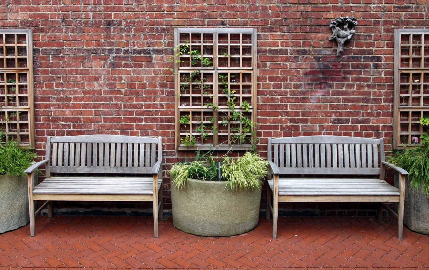 Project Location: Washington, DC (Logan Circle) Completion: Winter 2010 General Contractor: Redux Garden & Home Primary Material Palette: permeable clay pavers, black granite (fountain), antique granite (planters), ipe, river rock, stainless steel, aluminum sculptures, western red cedar trellis Photos By: Moody Landscape Architecture