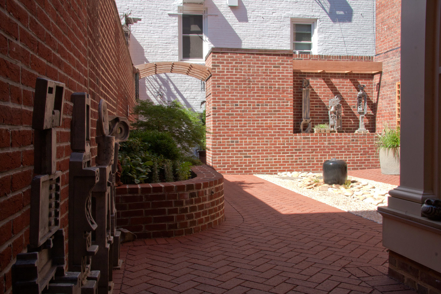   Project Location: &nbsp;Washington, DC (Logan Circle)  Completion: &nbsp;Winter 2010  General Contractor: &nbsp;Redux Garden &amp; Home  Primary Material Palette: &nbsp;permeable clay pavers, black granite (fountain), antique granite (planters), ip