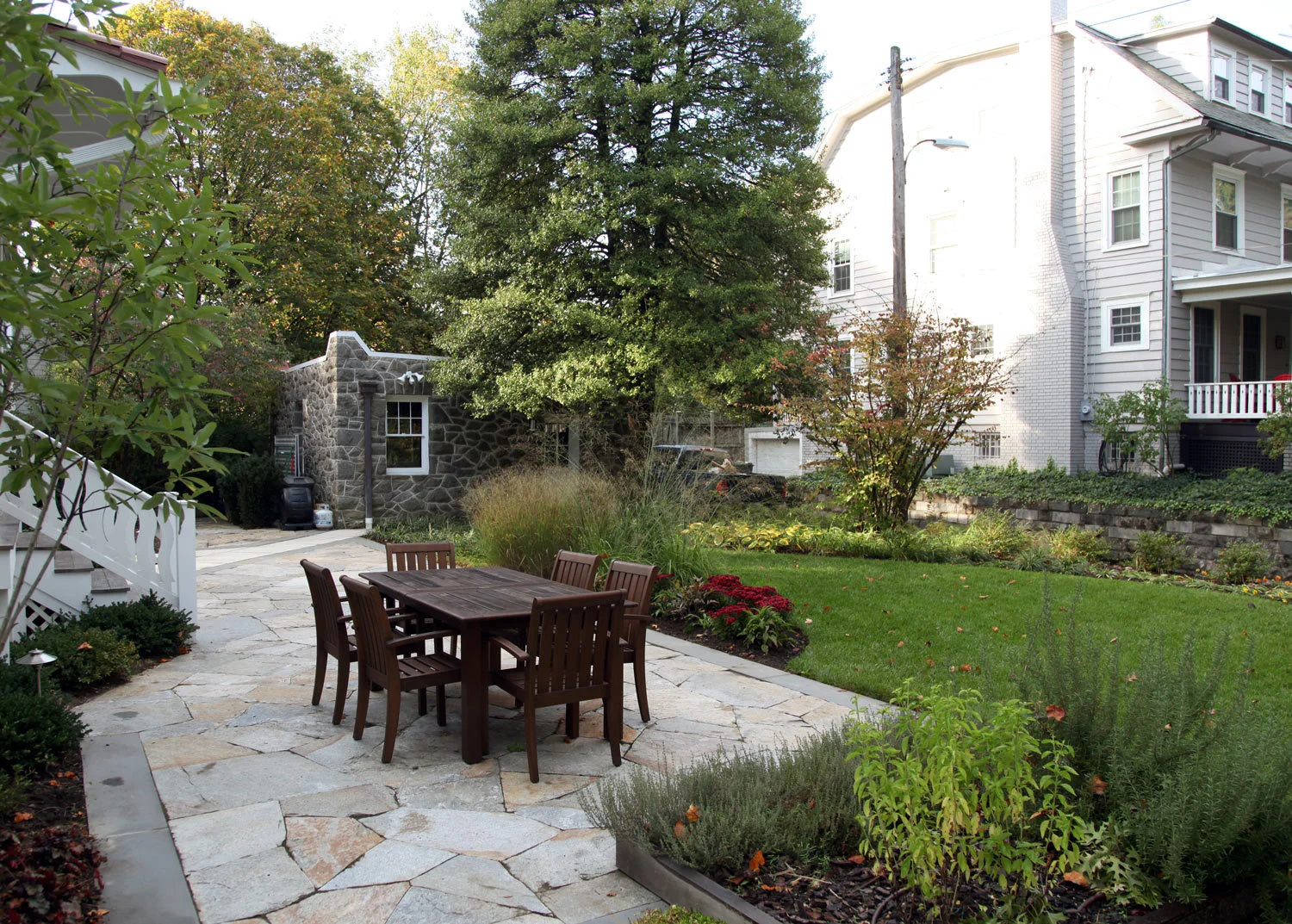Project Location: Washington, DC (Chevy Chase) Completion: Fall 2011 General Contractor: JM Landscaping Primary Material Palette: Old Spruce Mtn. flagstone, select blue thermal finish bluestone, ipe, pine straw Photos By: Moody Landscape Architecture