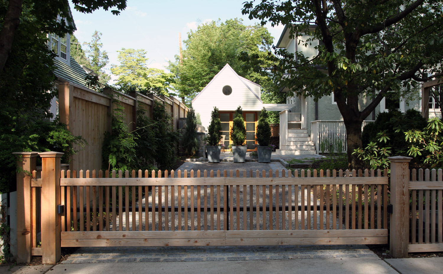   Project Location: &nbsp;Washington, DC (Chevy Chase)  Completion: &nbsp;Fall 2013  General Contractor: &nbsp;Redux Garden &amp; Home  Project Architect: &nbsp;E/L Studio (garage design)  Primary Material Palette: &nbsp;granite cobblestones, bluesto