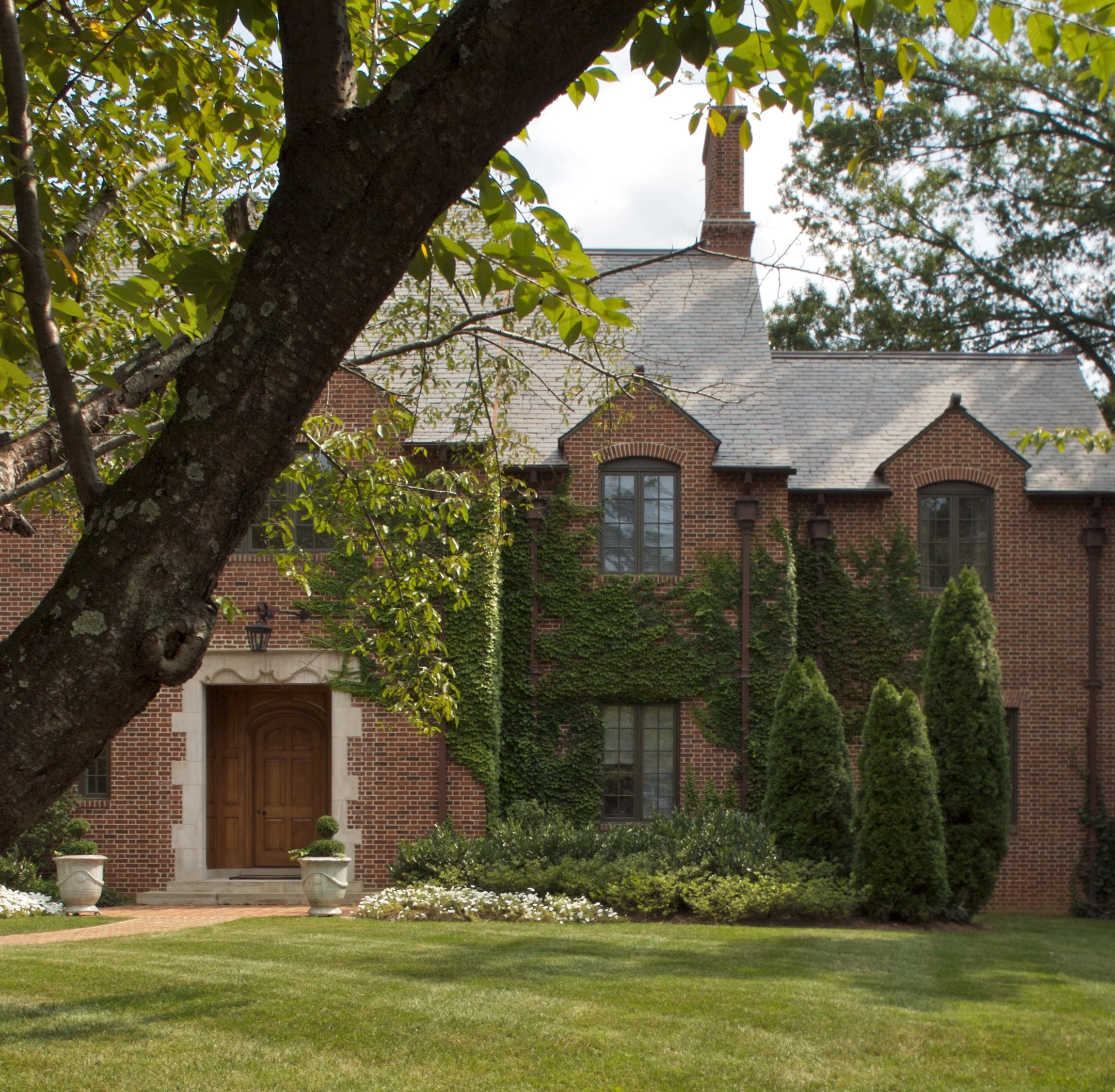 Project Location: Chevy Chase, Maryland Completion: 2006 General Contractor: Gibson & Associates Project Architect: Jones & Boer Primary Material Palette: brick, bluestone, fieldstone, boxwood Photos By: Victoria Cooper Awards: Merit Award, Builder’s Choice, 2005