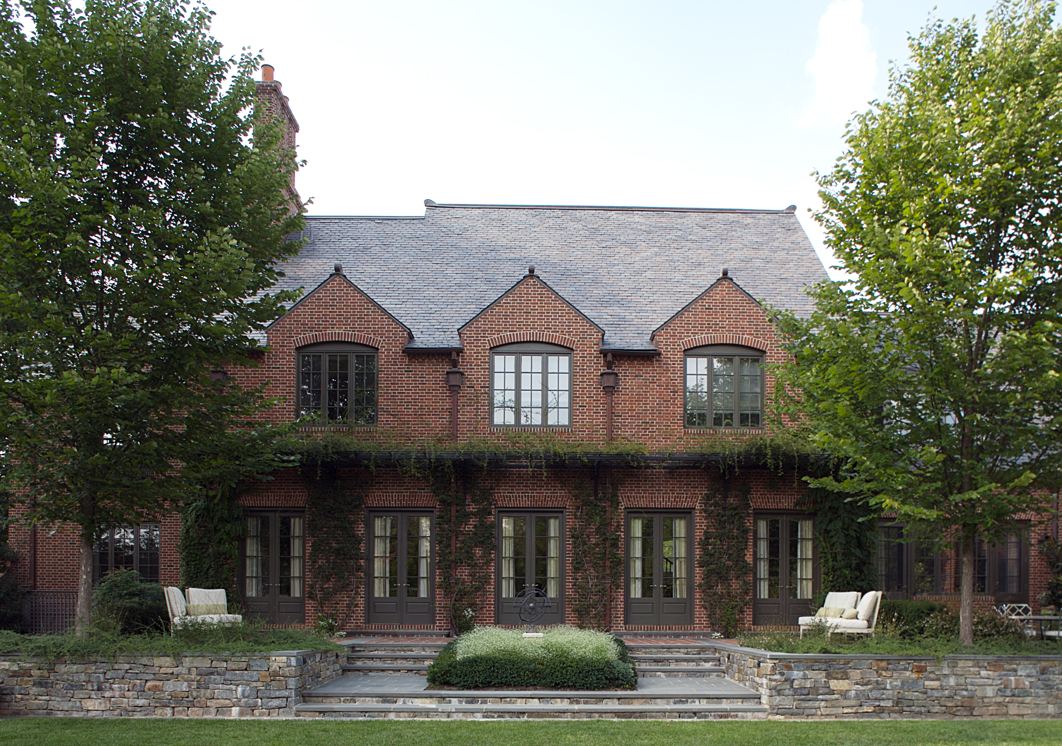   Project Location: &nbsp;Chevy Chase, Maryland  Completion: &nbsp;&nbsp;2006  General Contractor: &nbsp;&nbsp;Gibson &amp; Associates  Project Architect: &nbsp;Jones &amp; Boer  Primary Material Palette:&nbsp; &nbsp;brick, bluestone, fieldstone, box