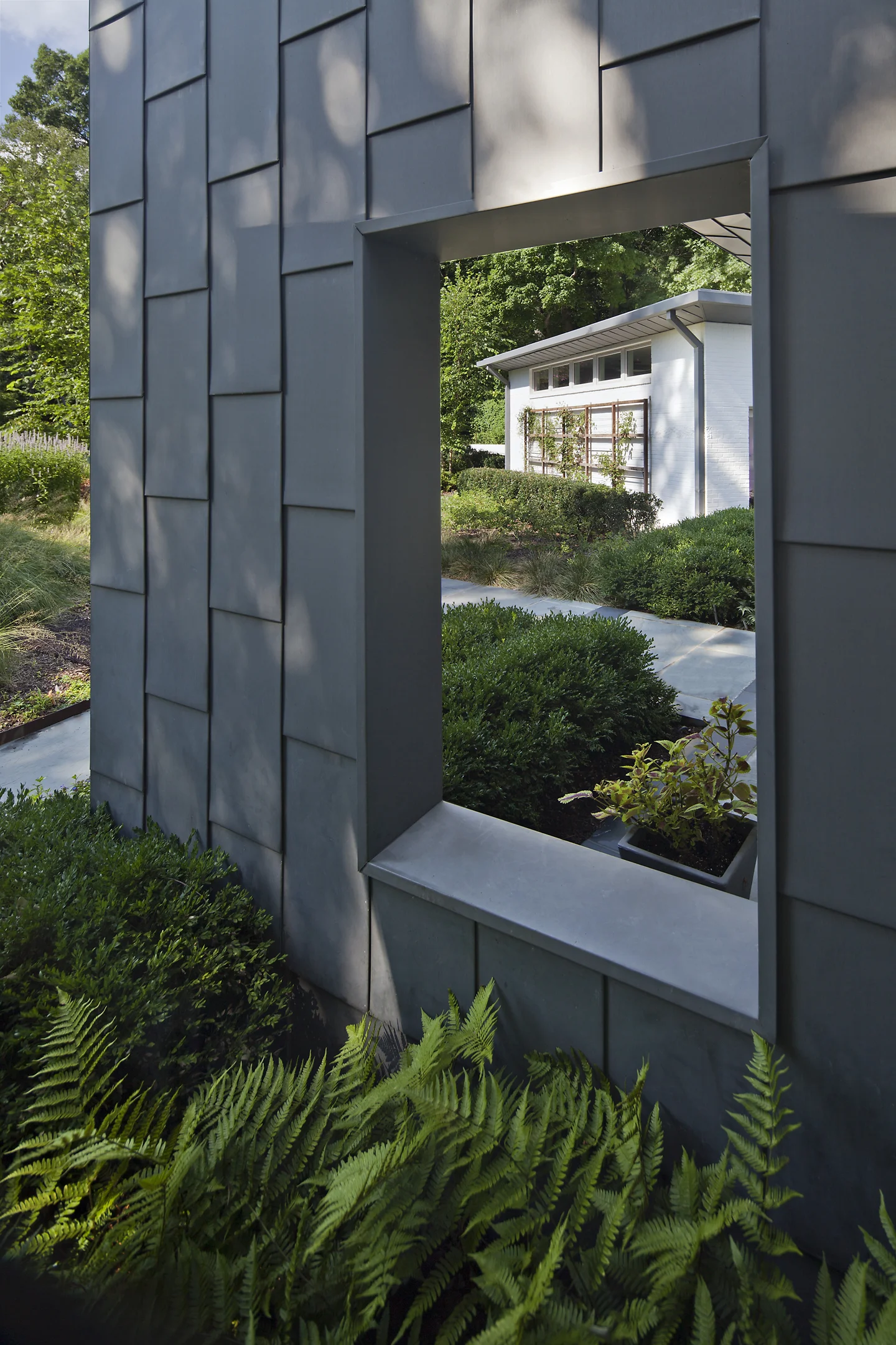Project Location: Washington, DC (Forest Hills) Completion: 2010 Landscape Contractors: Quarry Aquatics, Evergro Landscaping Project Architect: Cunningham Quill Primary Material Palette: bluestone Photos By: Allen Russ