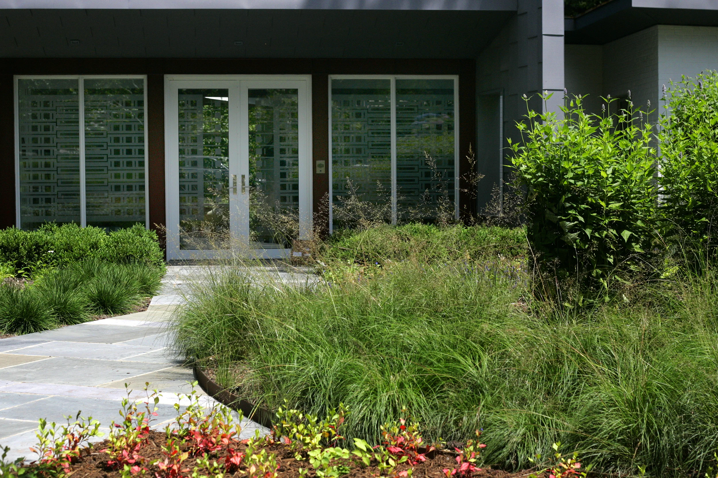 Project Location: Washington, DC (Forest Hills) Completion: 2010 Landscape Contractors: Quarry Aquatics, Evergro Landscaping Project Architect: Cunningham Quill Primary Material Palette: bluestone Photos By: Erica Thum
