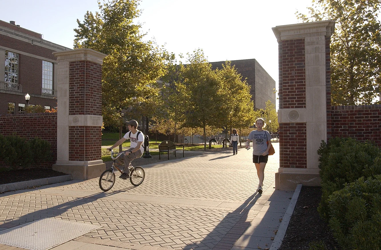 Project Location: Rochester, NY Completion: 2000 Primary Material Palette: brick, limestone, concrete pavers Photos By: University of Rochester