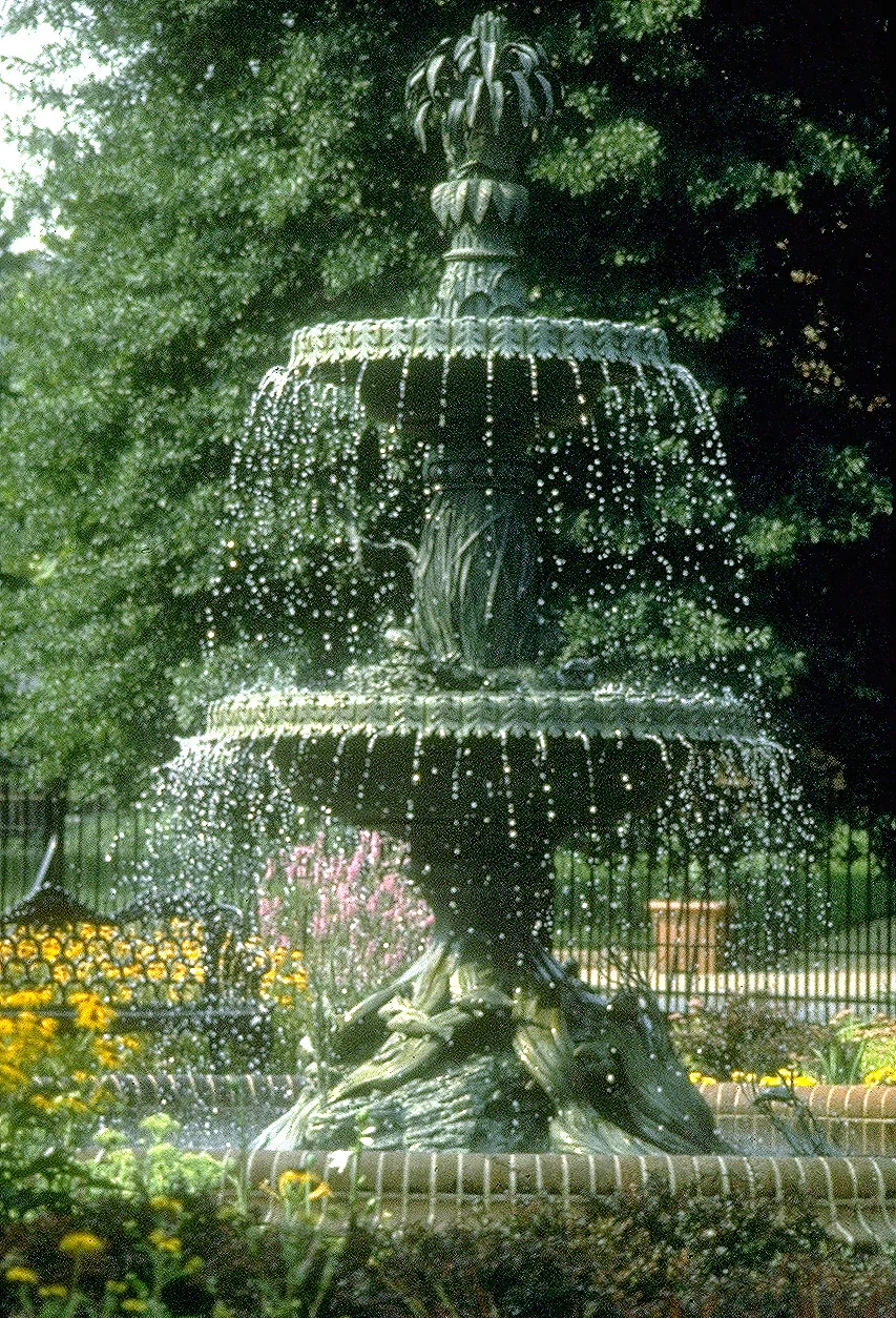 Project Location: Annapolis, MD Completion: 1990 General Contractor: Childs Landscape Primary Material Palette: bronze, brick