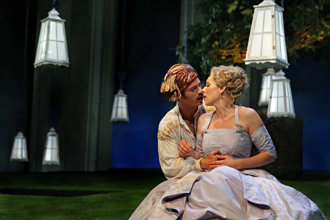 <i>Così fan tutte</i> / Minnesota Opera / 2011
