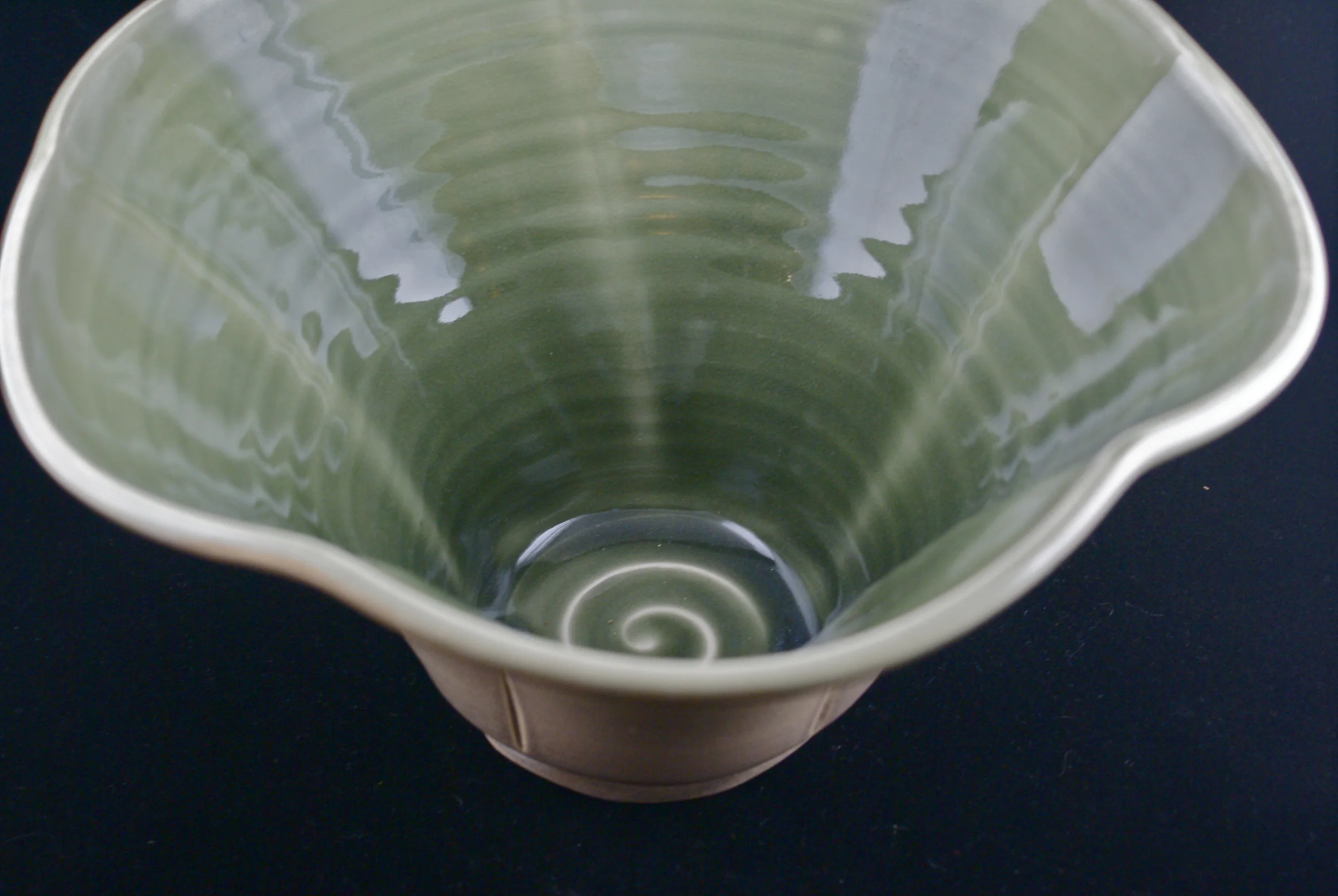 fluted organic bowl, mocha/sage