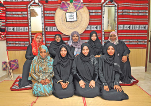 Sidab Sewing women.png