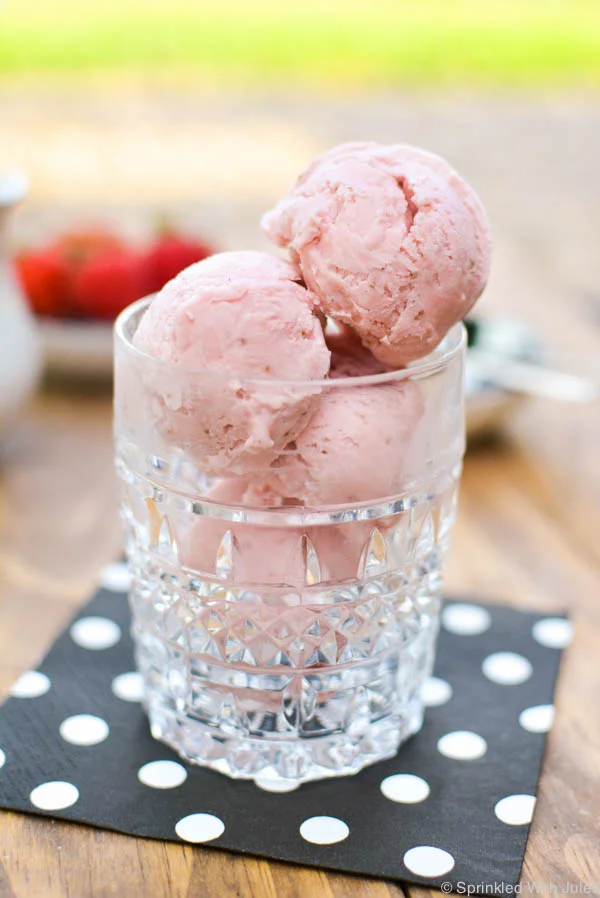 Roasted Balsamic Strawberry Ice Cream