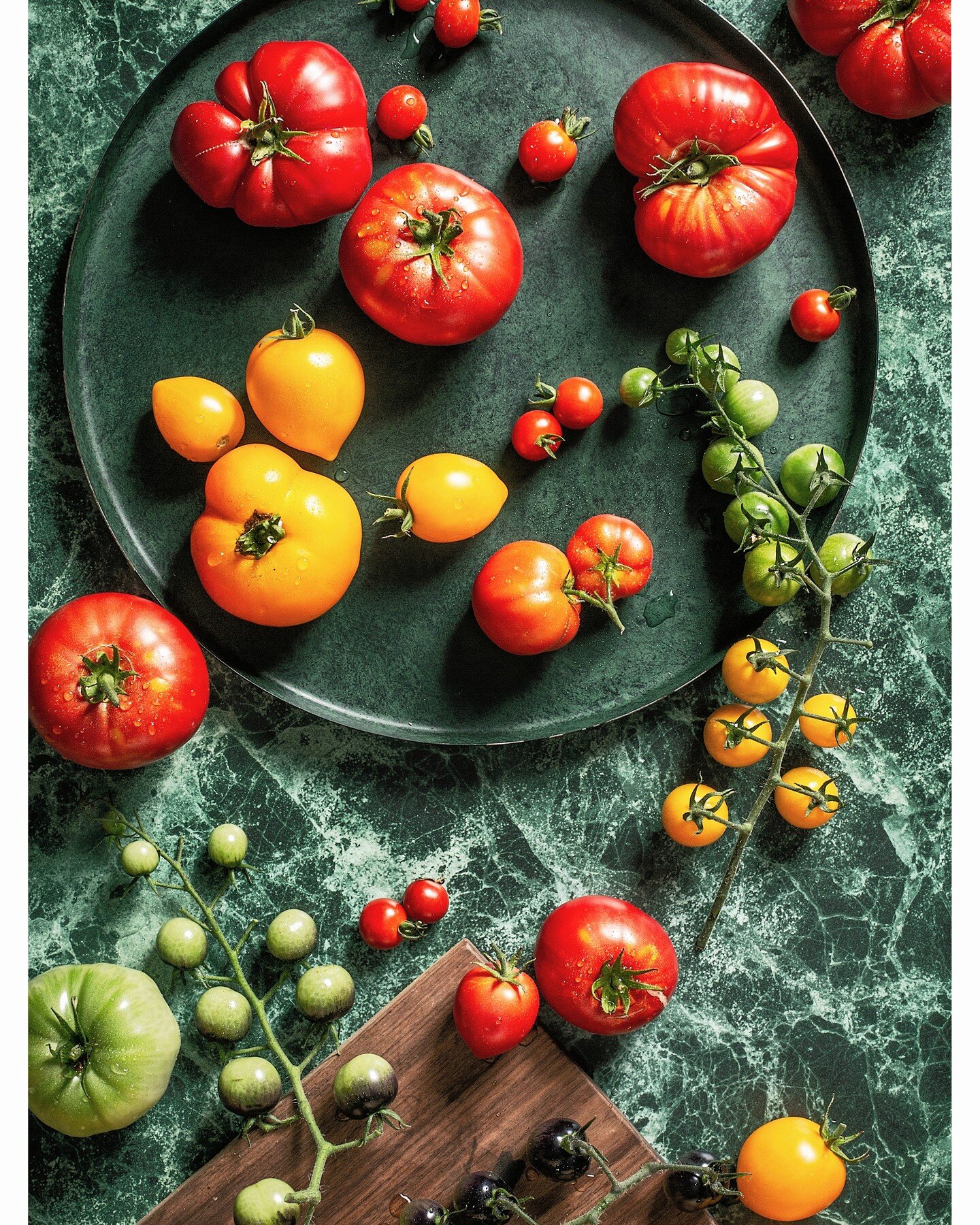 Am I the only one dreaming of summer produce because the temperature is above 10 degrees? I want allllll the tomatoes in the ground NOW!

Client: @outshinery 
Stylist: @__nomorecakes__ 
.
.
.
#myquietbeauty #thesimpletable #tomatoes #heirloom #summer
