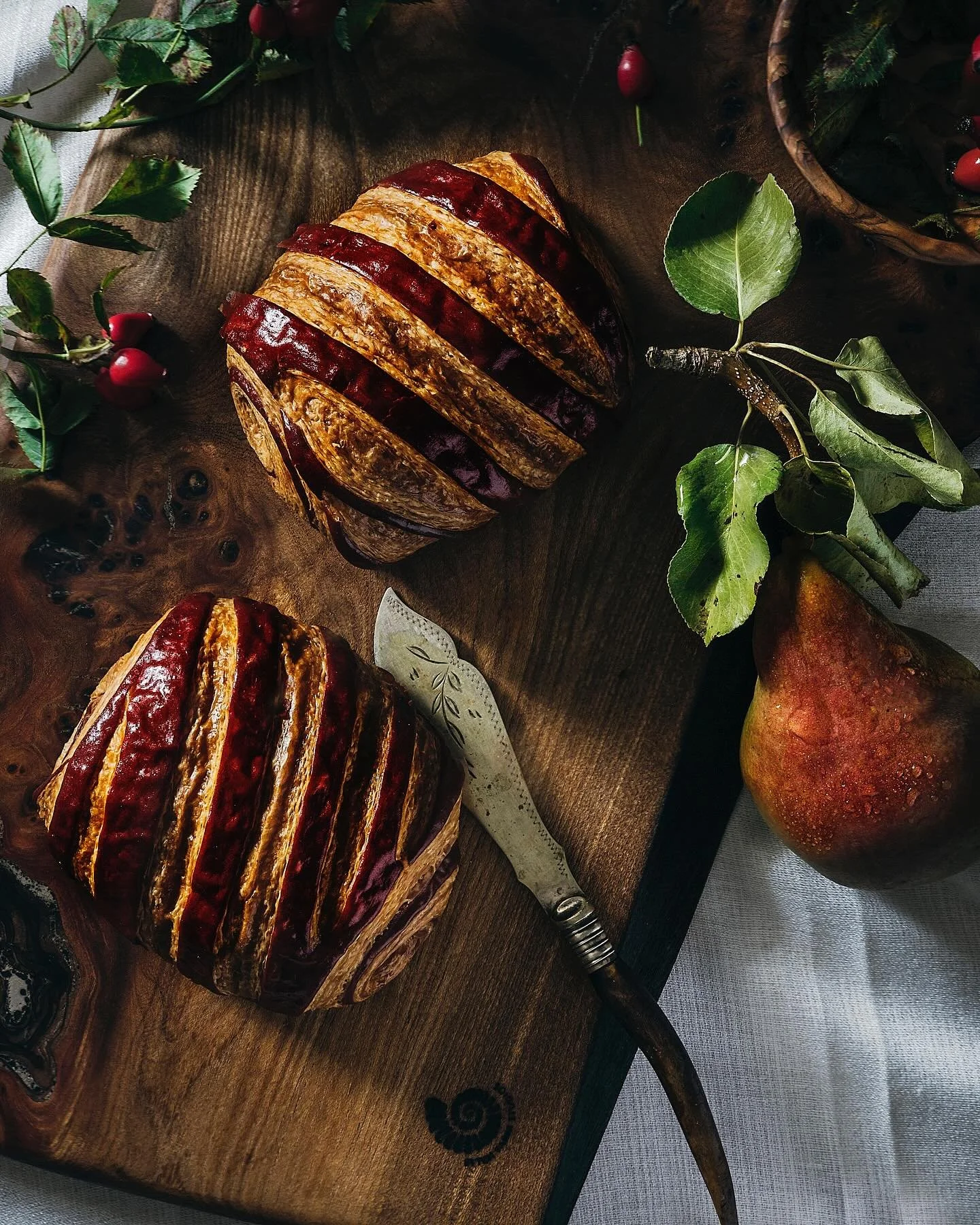 Earlier this month, food stylist @aurelia.louvet and I had the great privilege to teach a series of mini-workshops at the @ludlowfood festival. It was fast and furious and we got to meet some great people and producers. 

We covered: 
1. Food Photogr