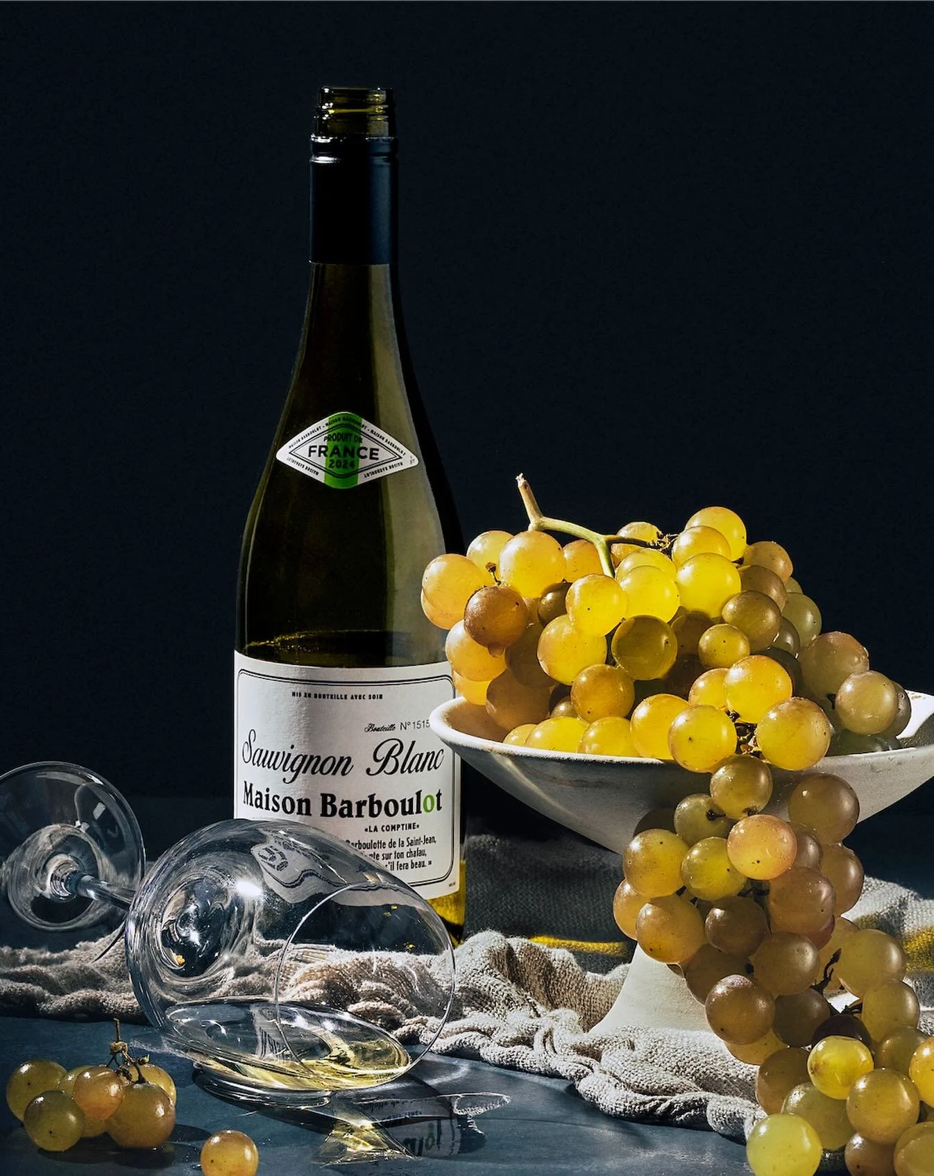 If you happen to pass by @libertywinesgranvilleisland and they recommend a wine....don&rsquo;t hesitate, just buy it! This Sauvignon Blanc from Maison Barbouton was exceptional!

Styling: @oakandbone 
.
.
.
#foodphoto #foodart #onthetable 
#instafood