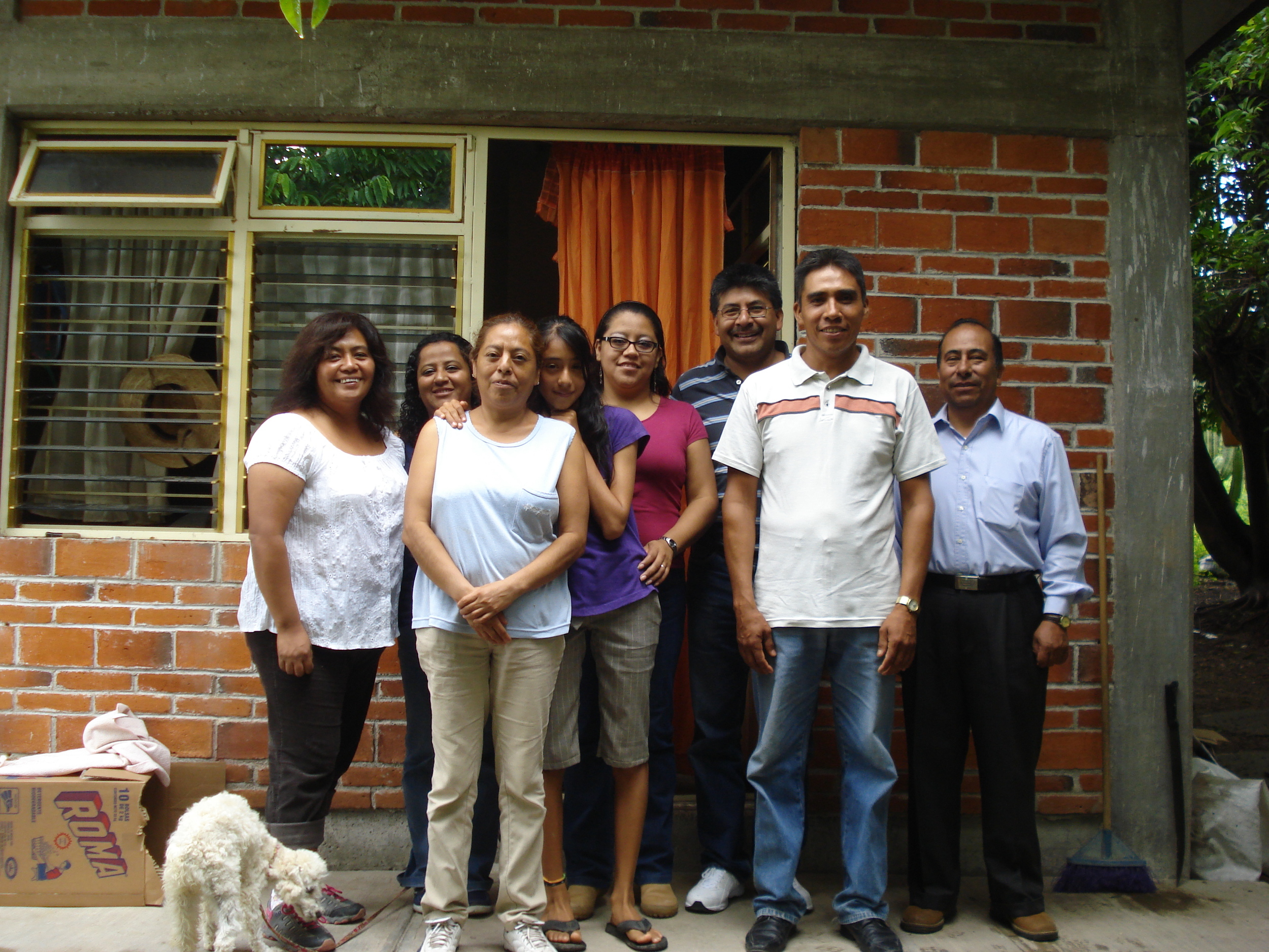 Sara, Belem, Elsa, Zabdi, Ivonne, Manuel, Agapito & Ignacio (Nancy and Noemí are missing from the photo)