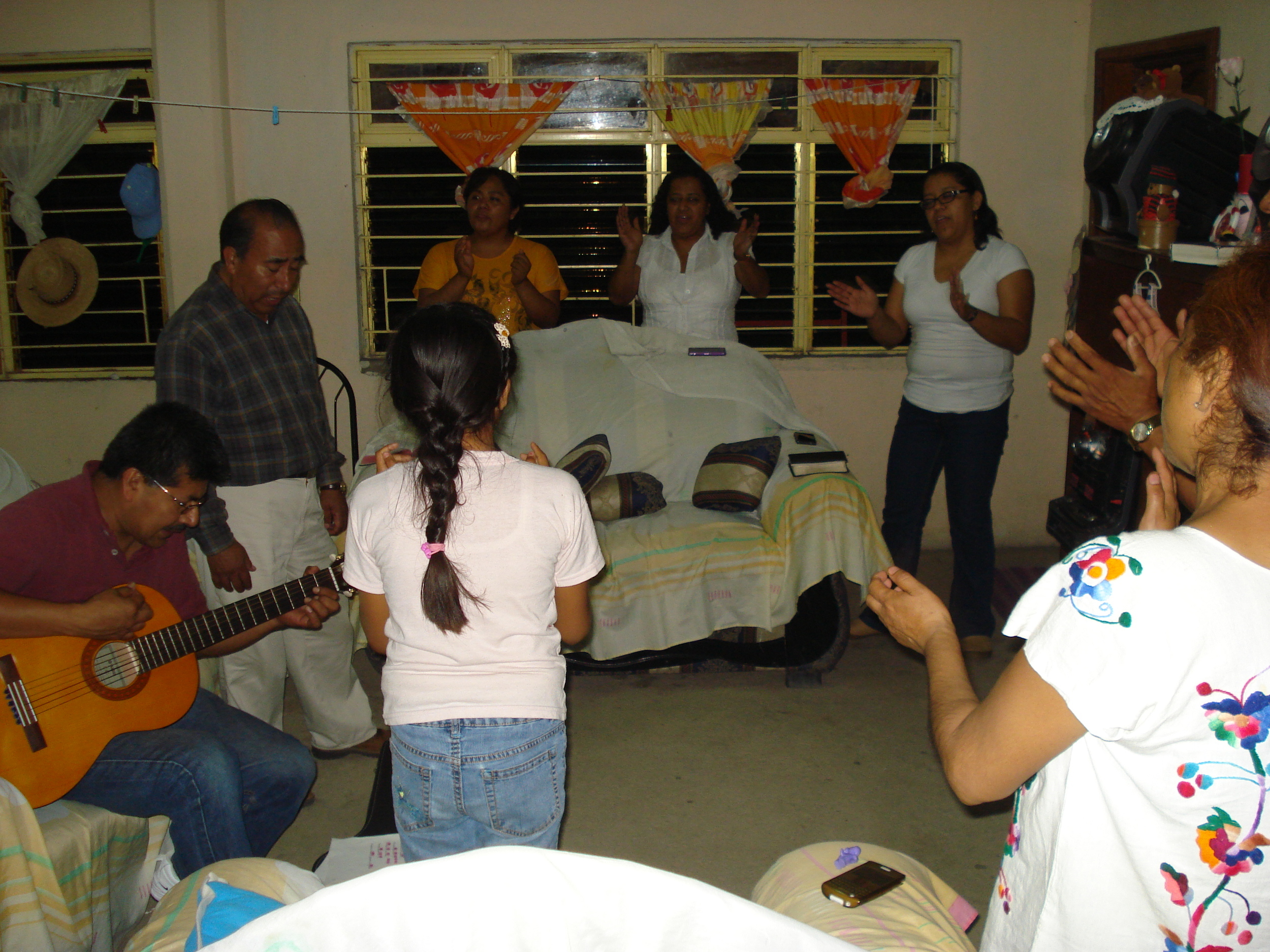 Worship time with Agapito, Elsa, Zabdi & Noemí Osorio