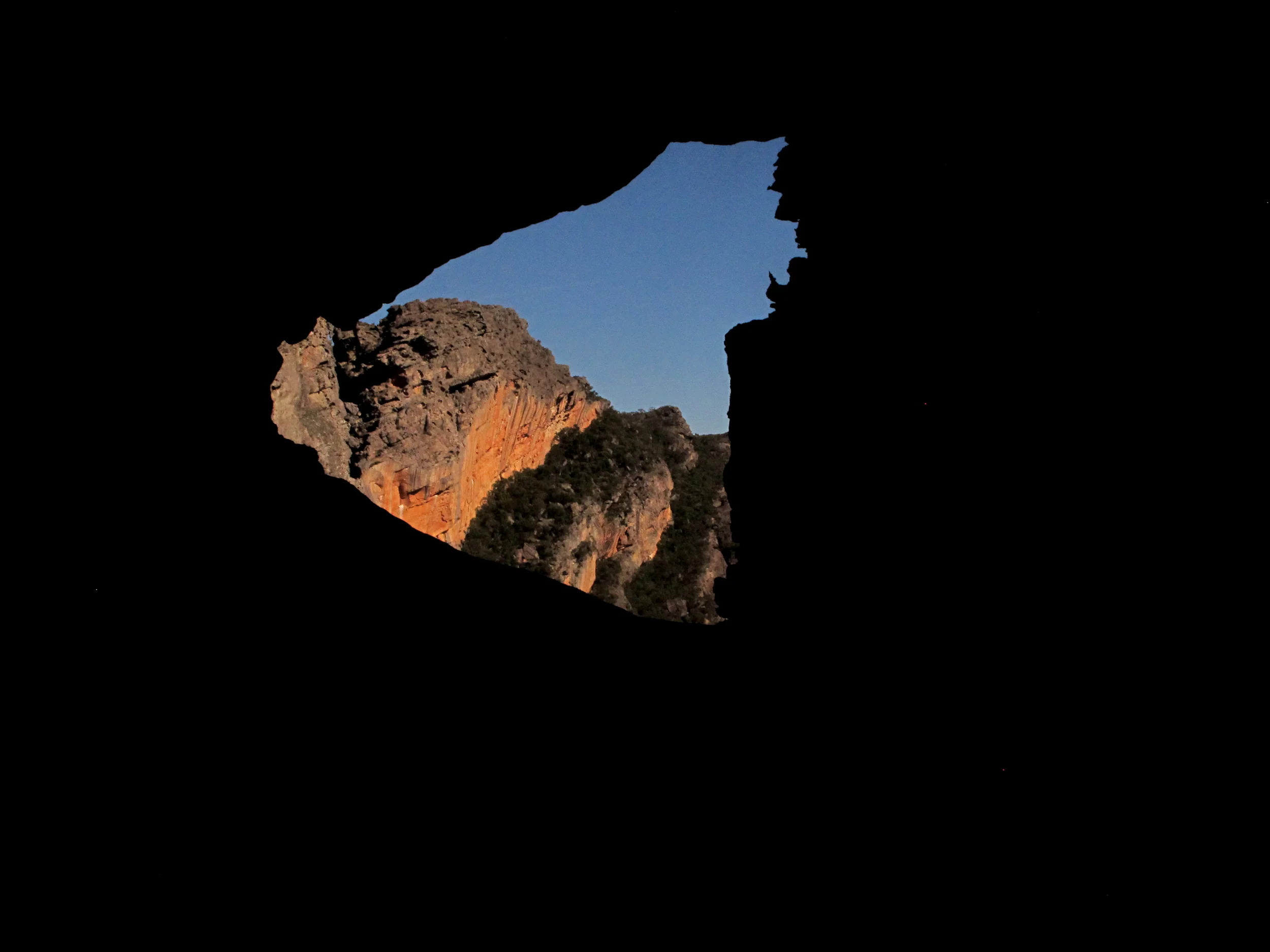 Taipan Wall from Hollow Mountain, Grampians, summer 2012.