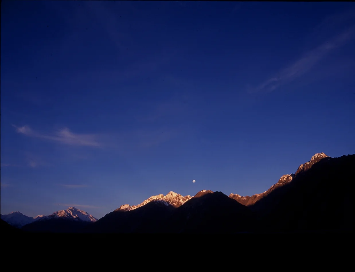 Looking up the Tasman glacier with Mt. Elie de Beaumont on the left.