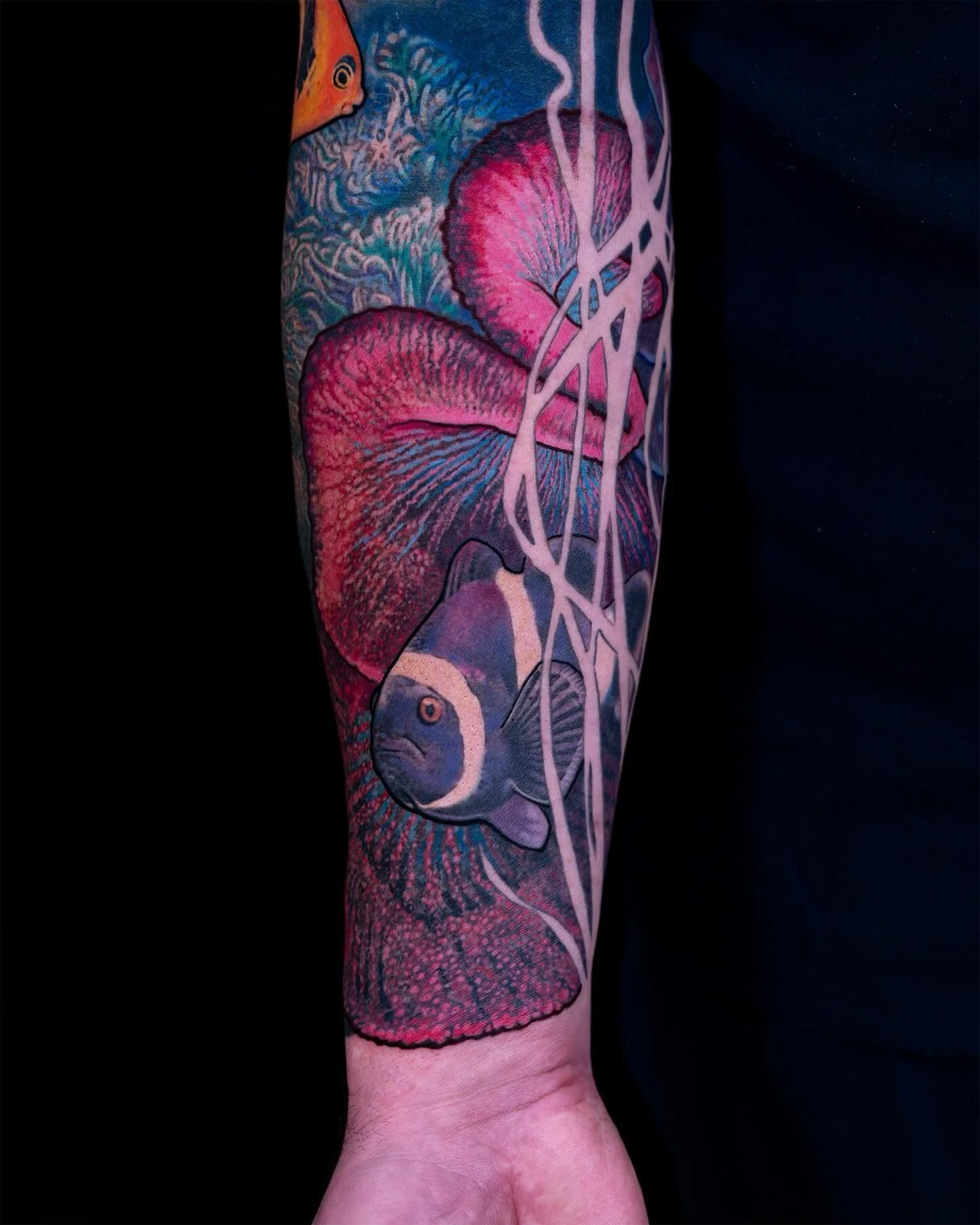 Inspired by his own coral tank at home we made this for a good friend of mine! A lot of great times were had and stories told. Everything in these photos is healed besides some fresh outlines. Thanks for the killer project Boogie! 

#fusionink #coral