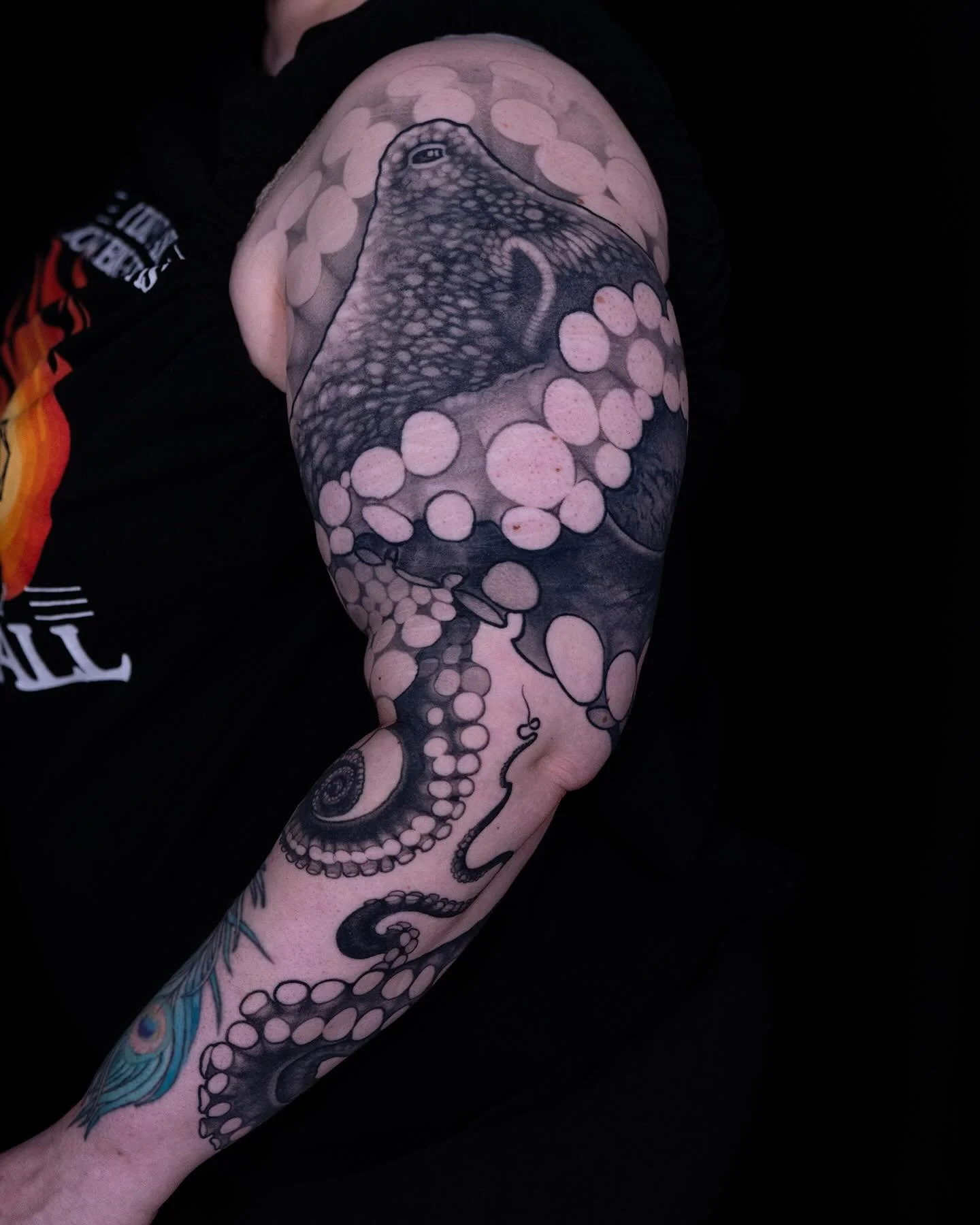 Almost finished with this one. Fully healed. I LOVE making octopus tattoos! Thank you!!! 

#fusionink #blackandgreytattoo #octopus #sleevetattoo #nickchaboya #sanmateo #california #bayareatattoo #sanjose #sanfrancisco #redwoodcity