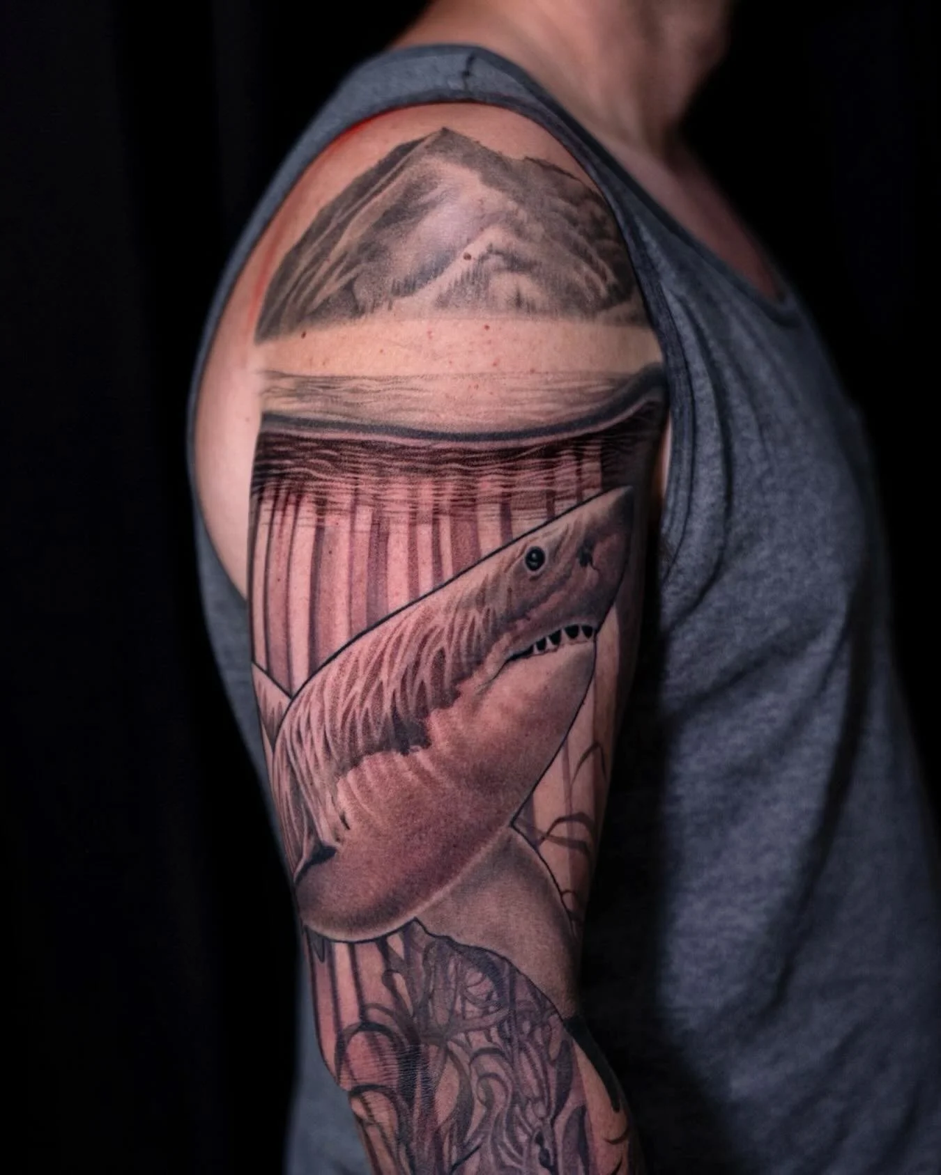 Really excited to be getting close on this project. Thanks Kyle, and all my clients! 

#shark #blackandgrey #fusionink #nickchaboya #realistictattoo #workinprogress