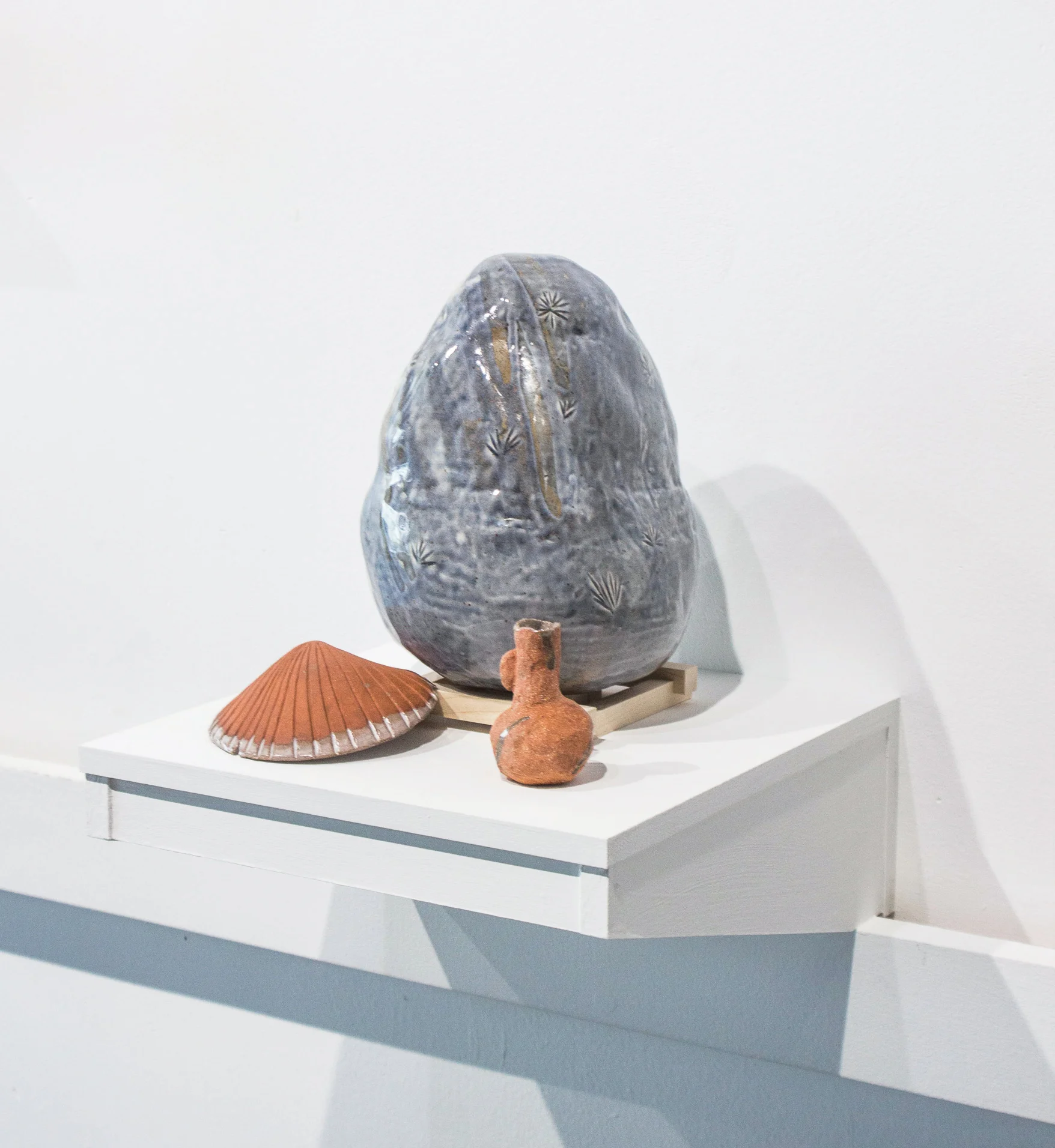 Justine-Wong-Illustration-Ceramic-Between-a-rock-and-a-hard-place-27.jpg