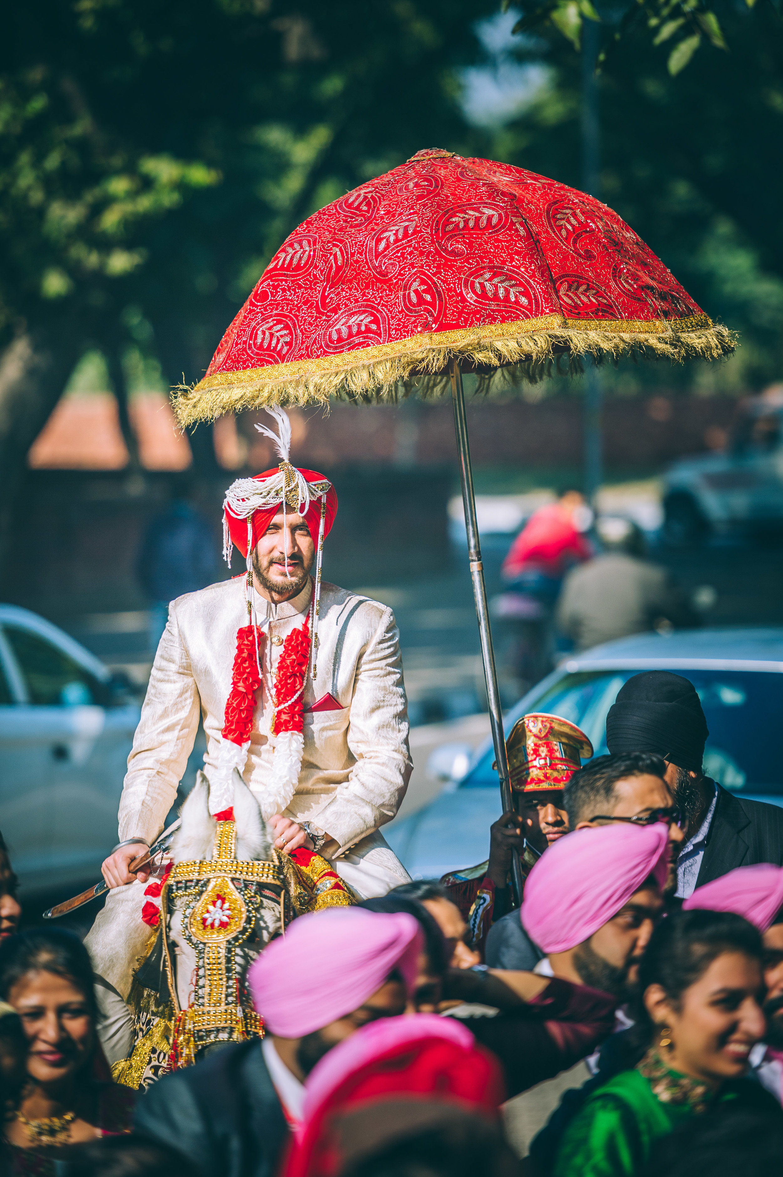  Doesn't this groom look like a knight in shining armour (without the shield but with his Kirpan) riding his pristine white horse? 
