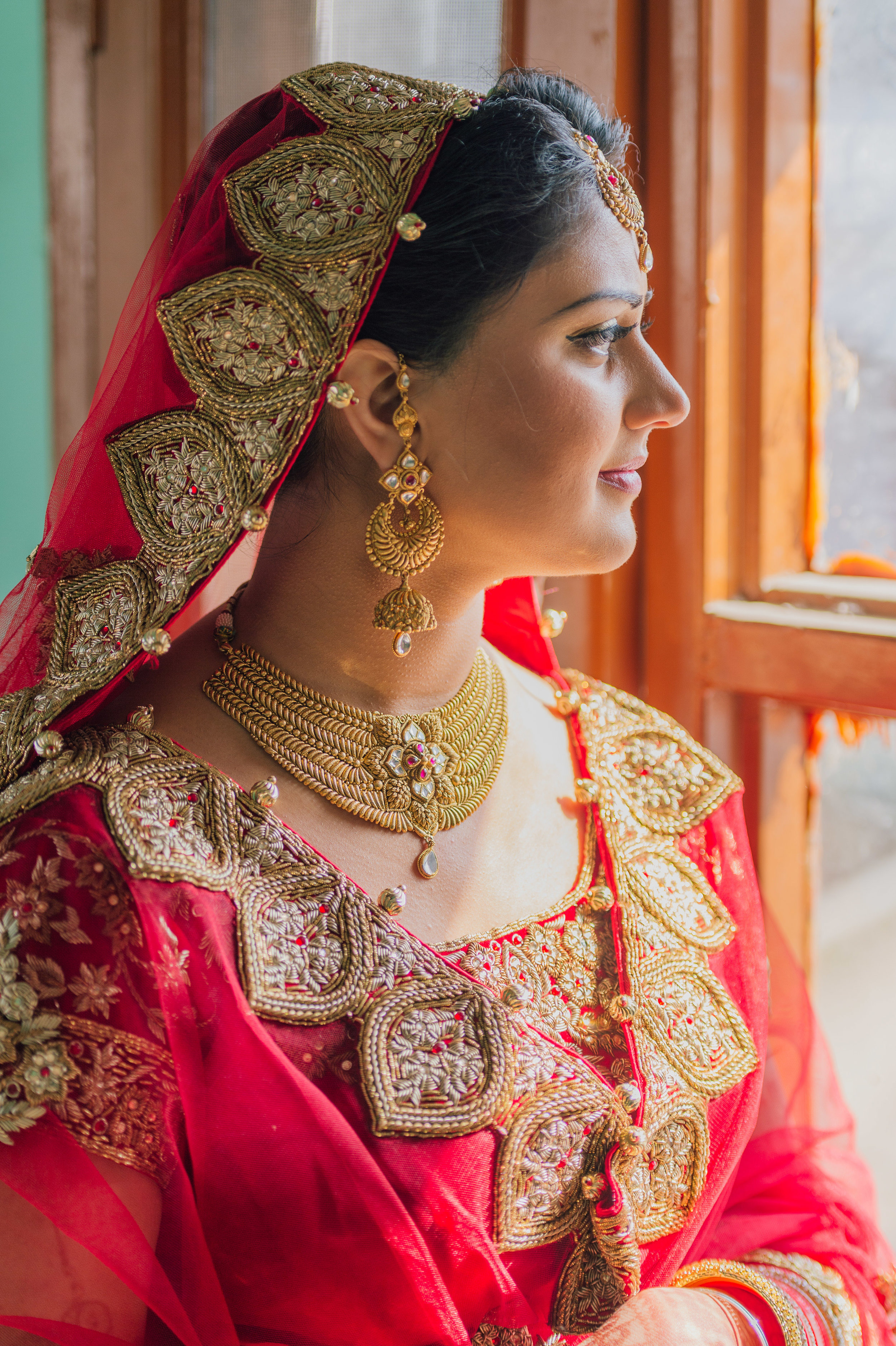  Take a look at how intricate the embroidery is on the bridal attire.&nbsp;Did you know that the dress that the bride wears for Anand Karaj must be red, as the colour symbolises auspiciousness and prosperity in the bride's new married life. 