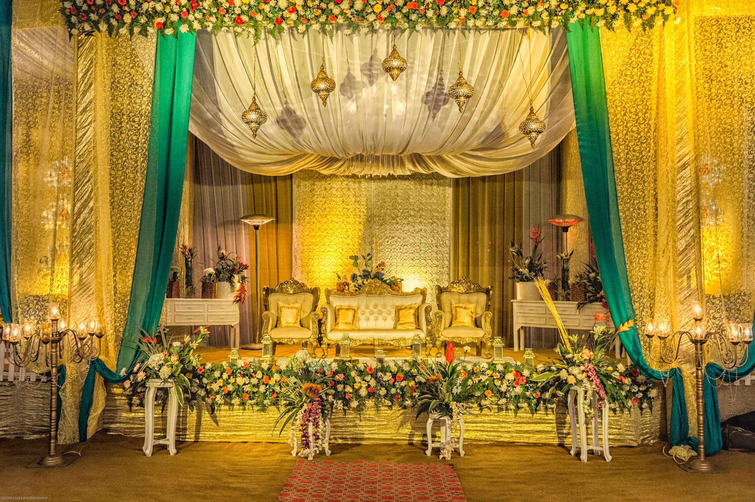  The main stage where the bride and groom would sit most of the time in that evening to receive blessings and take photos with guests. 