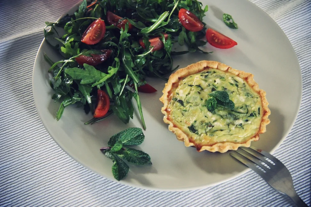 Petites quiches feta, menthe & courgette