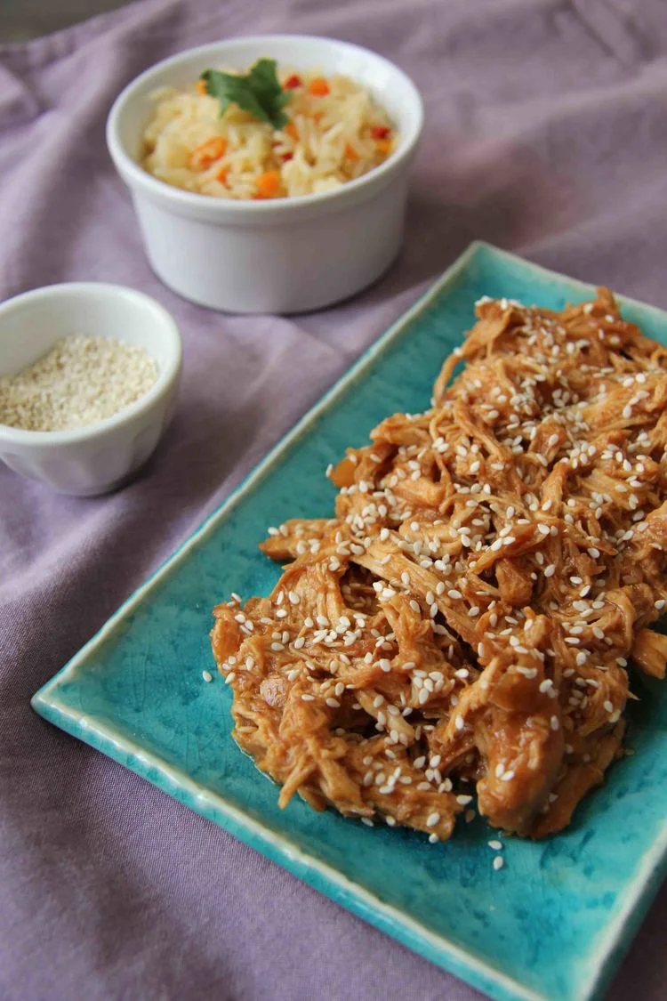 Poulet effiloché au miel &amp; au sésame